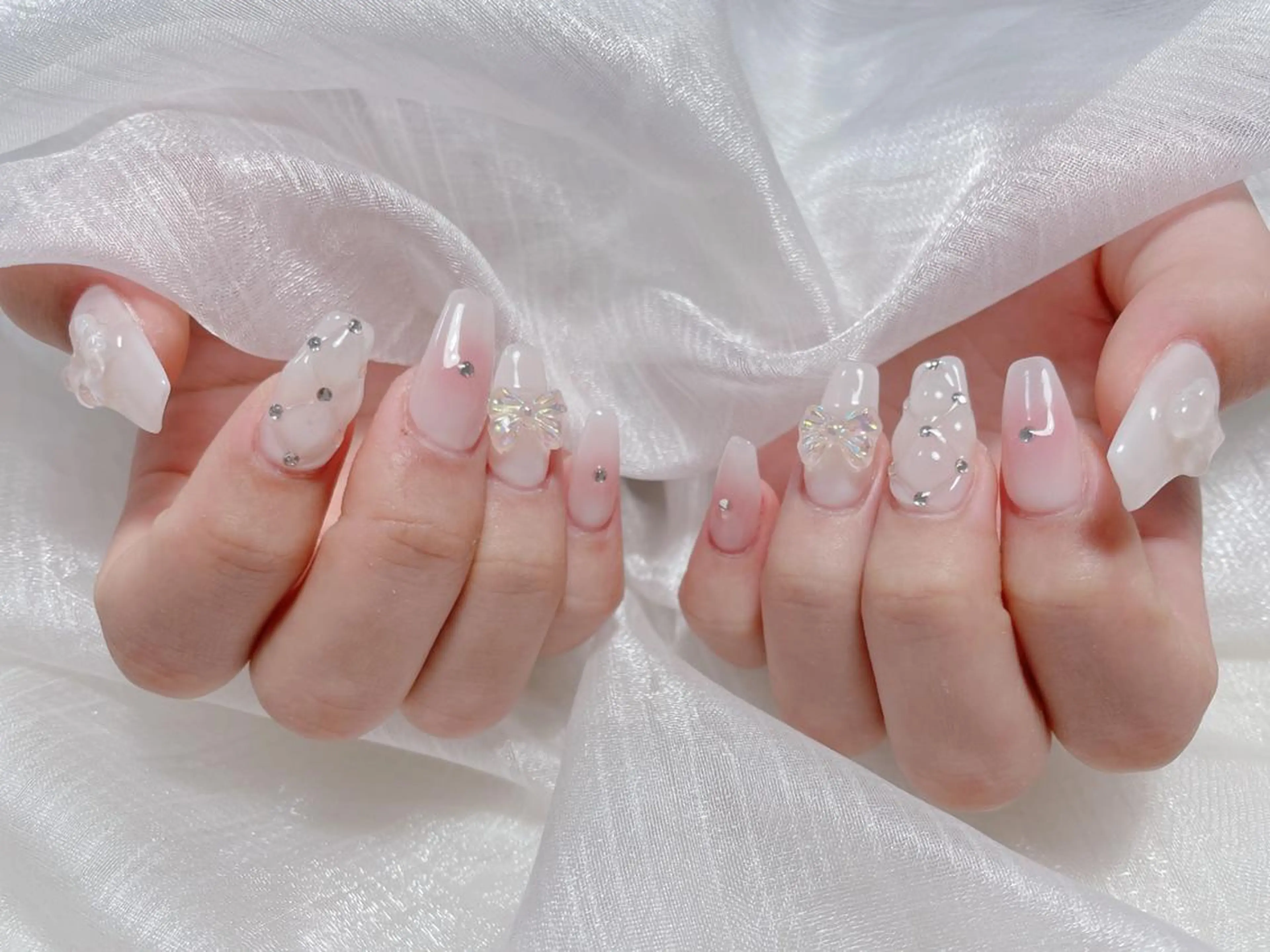 ネイル チークネイル グラデーション 氷ネイル・うるうるネイル 持ち込み ニュアンスネイル 🎀Yumi✨ 長さ出し専門のネイルデザイン