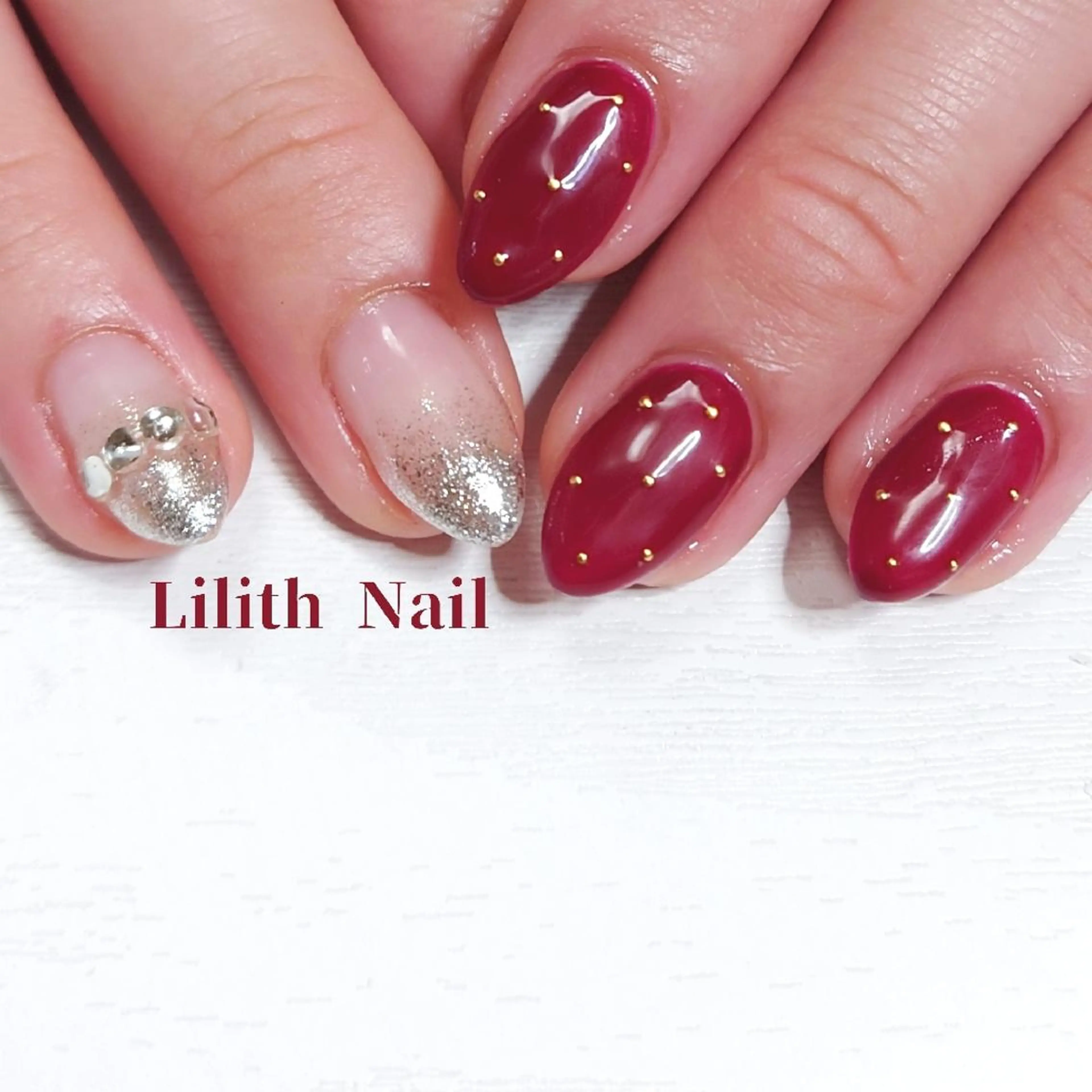 ネイル ボルドー ドット ラメ(グリッター) ラメグラデーション 赤色 Lilith Nailのネイルデザイン