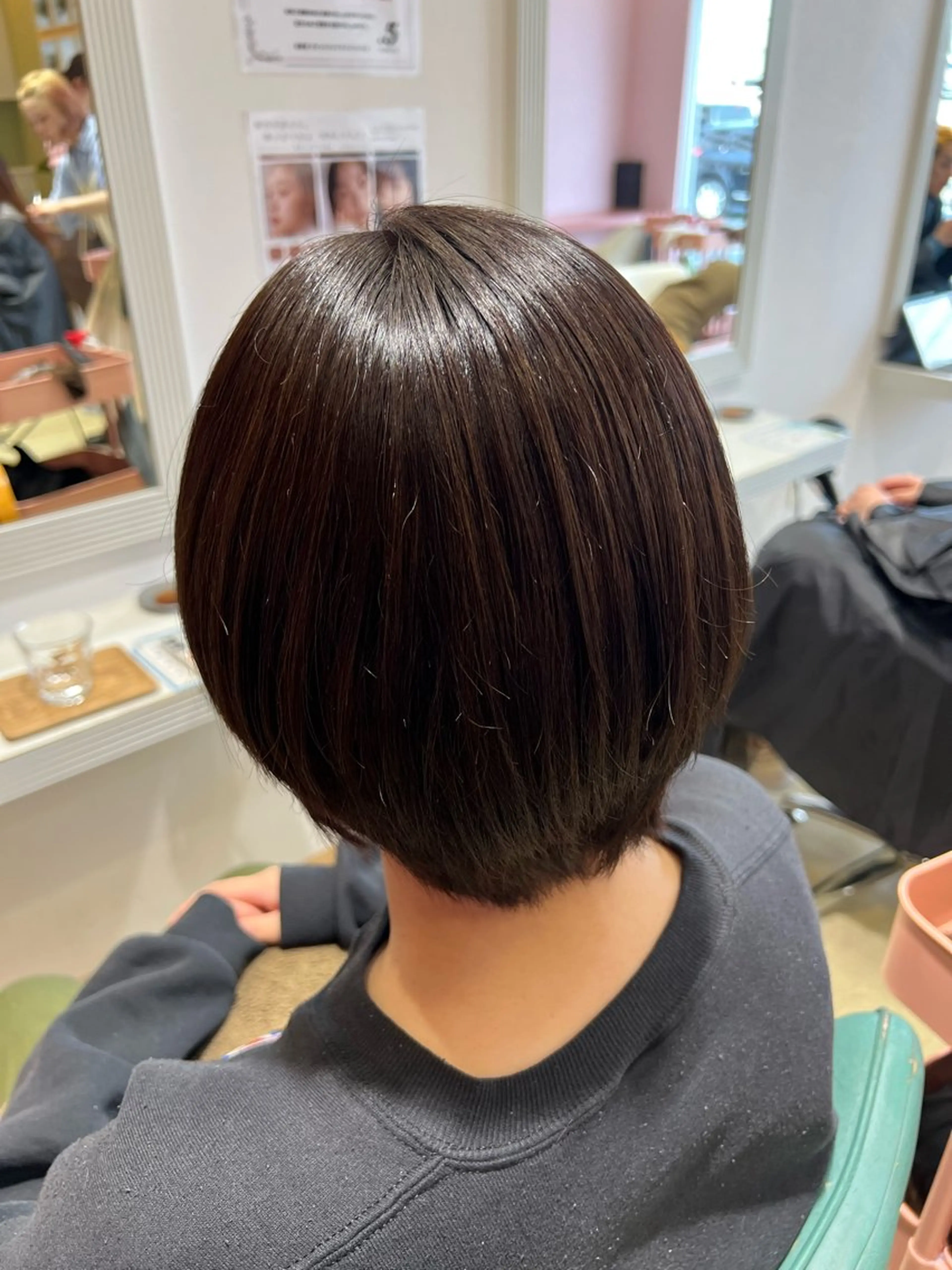 ショート カラー カット ヘアカラー トリートメント ☘️折戸結菜☘️ ハイトーンカラーのヘアスタイル