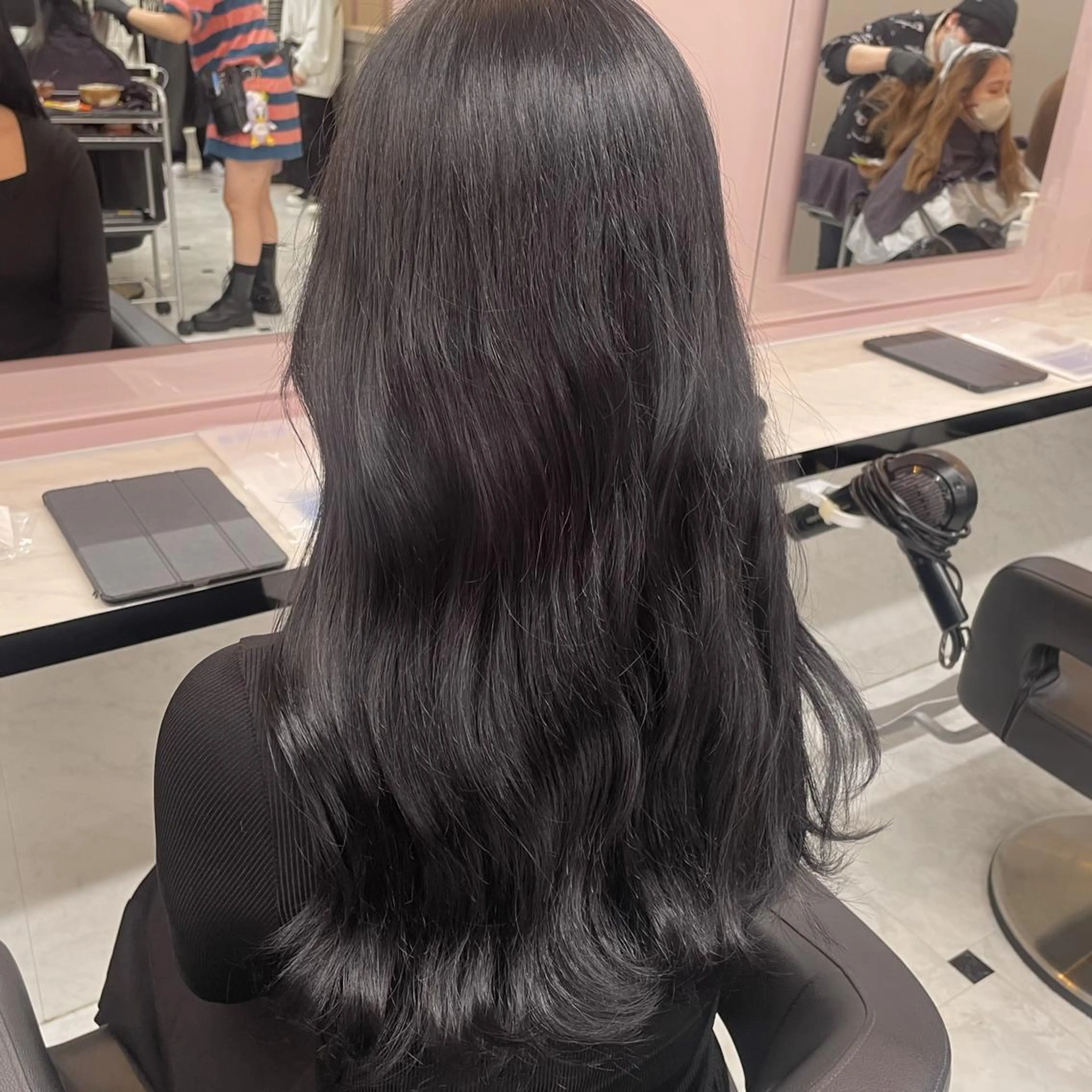 カラー 冬の透明感暗髪❄️ トレンドカラー❄️のヘアスタイル