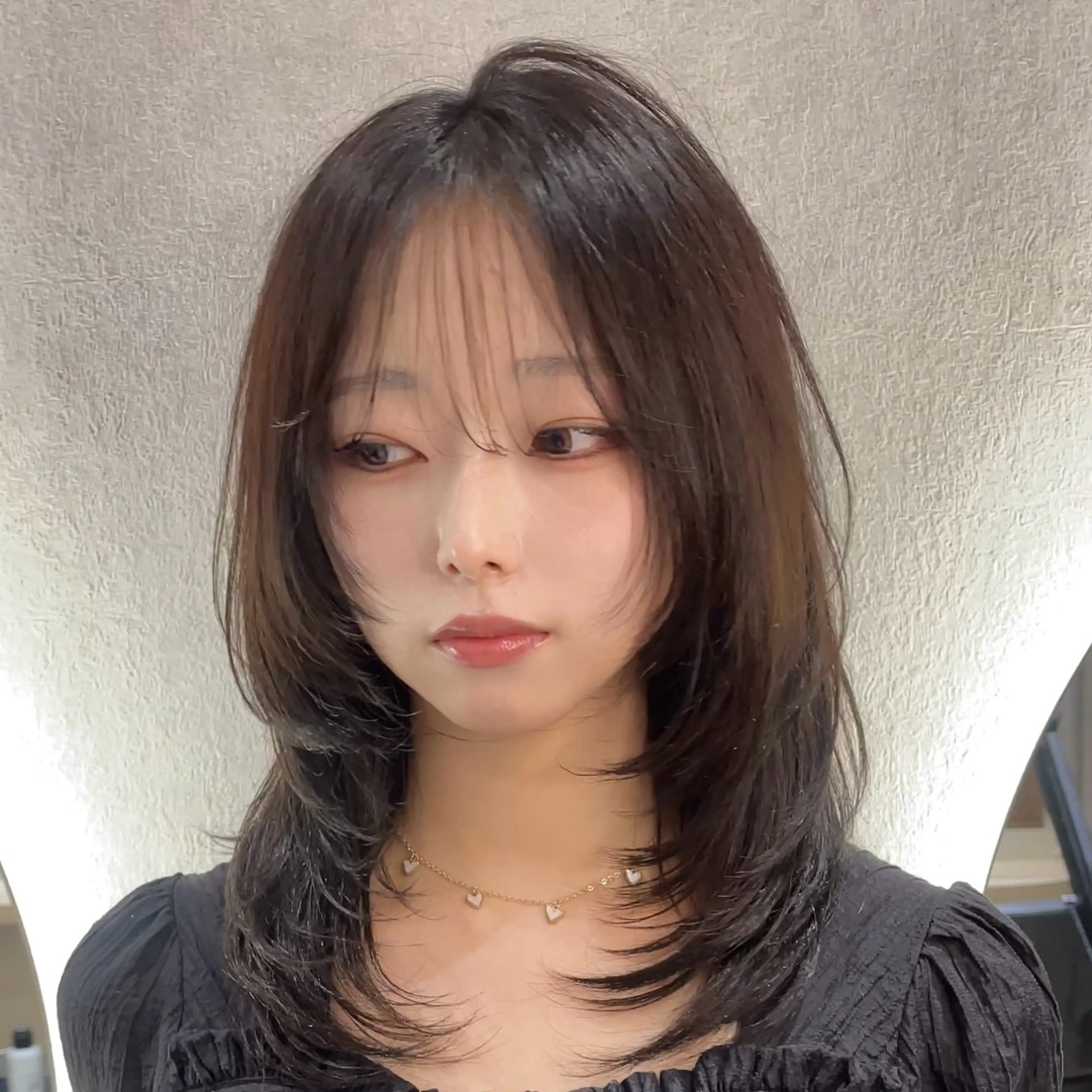 ミディアム カット ヘアカラー トリートメント ヘッドスパ ヘアセット ハッシュカット🖤 本格韓国🤍レイヤーのヘアスタイル