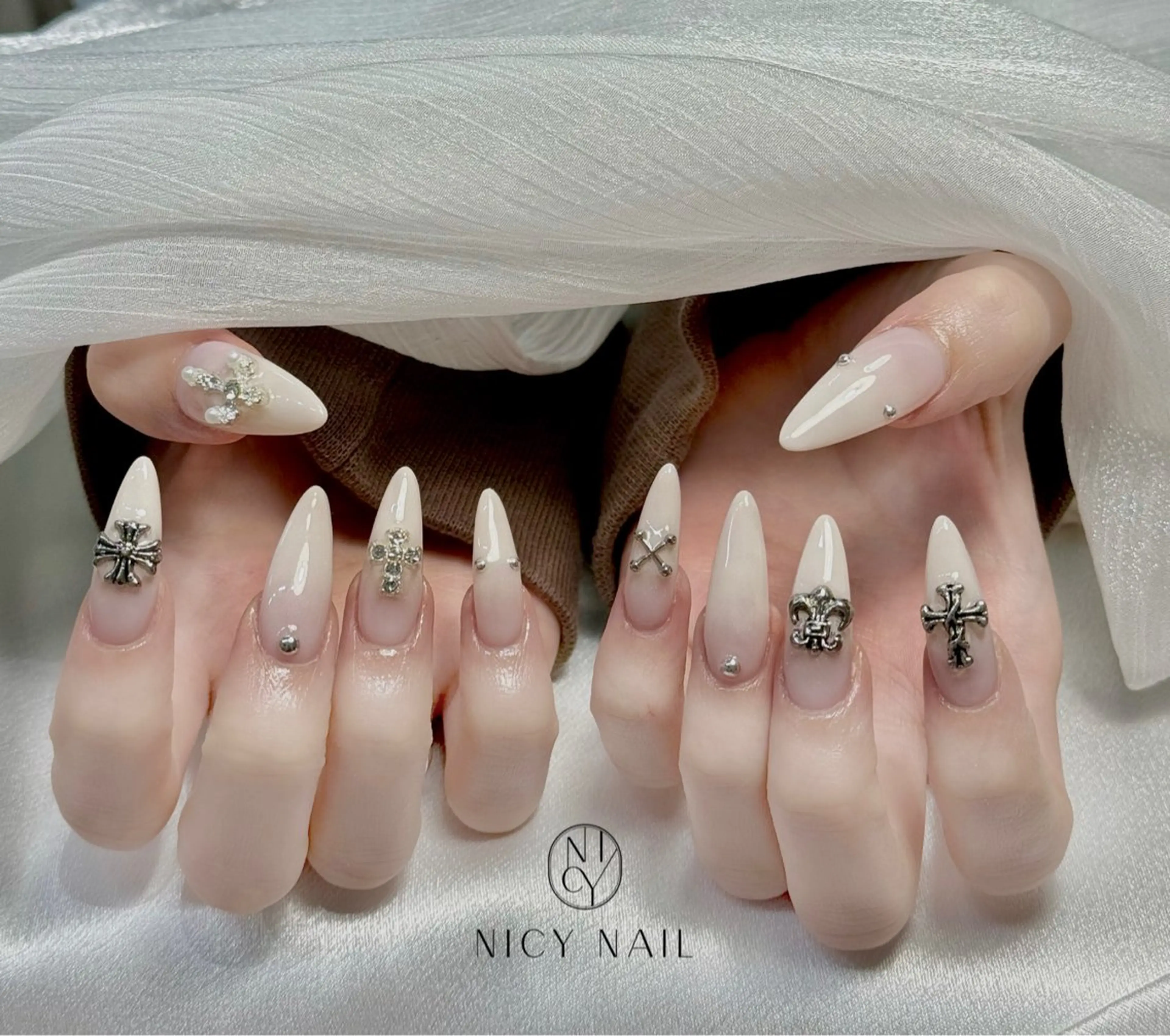 ネイル アートネイル オーロラネイル ブルー チークネイル フットネイル ハンドネイル NICY NAIL所属・Yurin_NICY 池袋のネイルデザイン