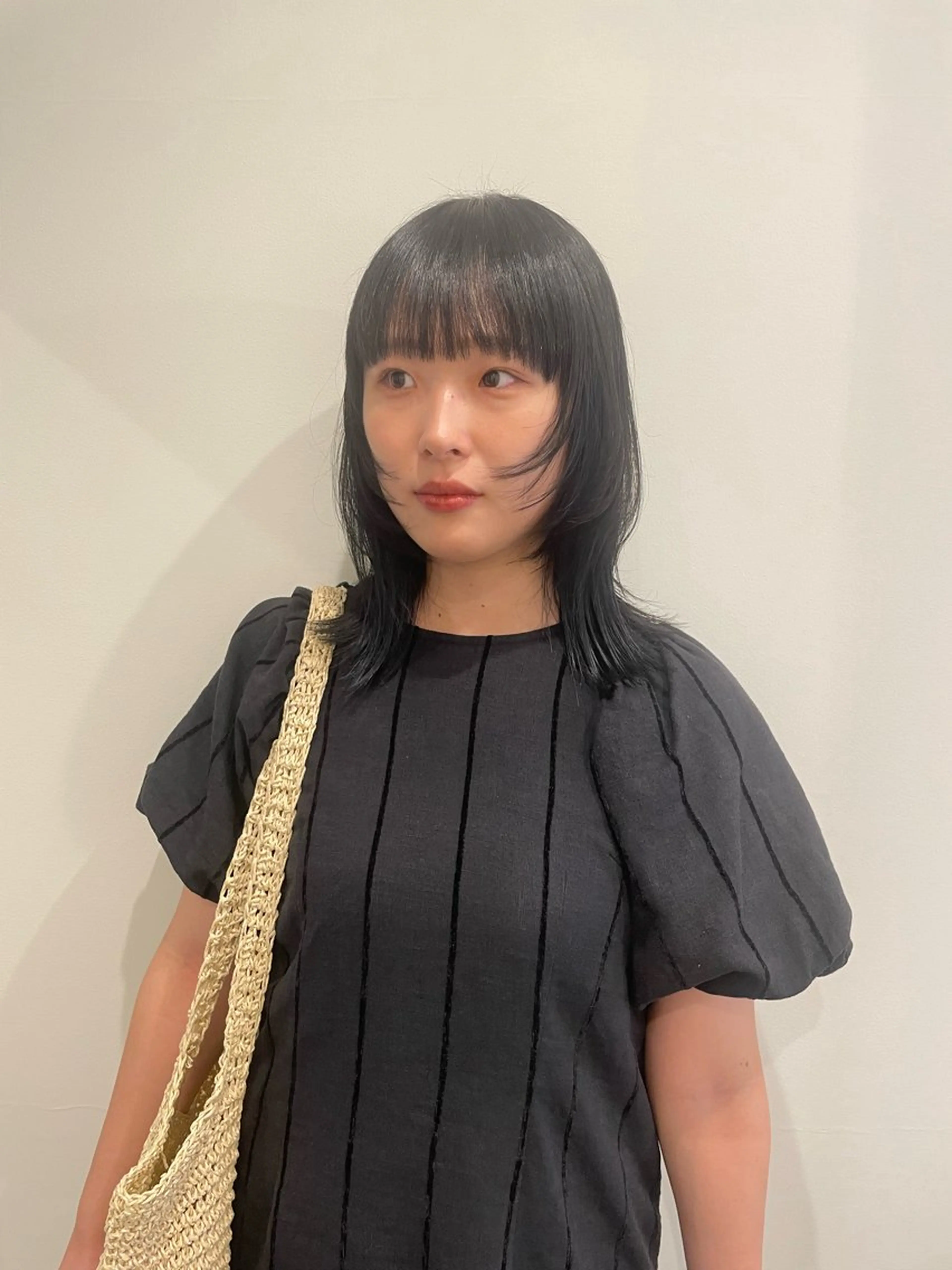 ミディアム カラー 黒髪 ブルーカラー ブルーブラック 顔まわりレイヤー レイヤーカット カット ヘアカラー トリートメント 渋谷 留菜のヘアスタイル