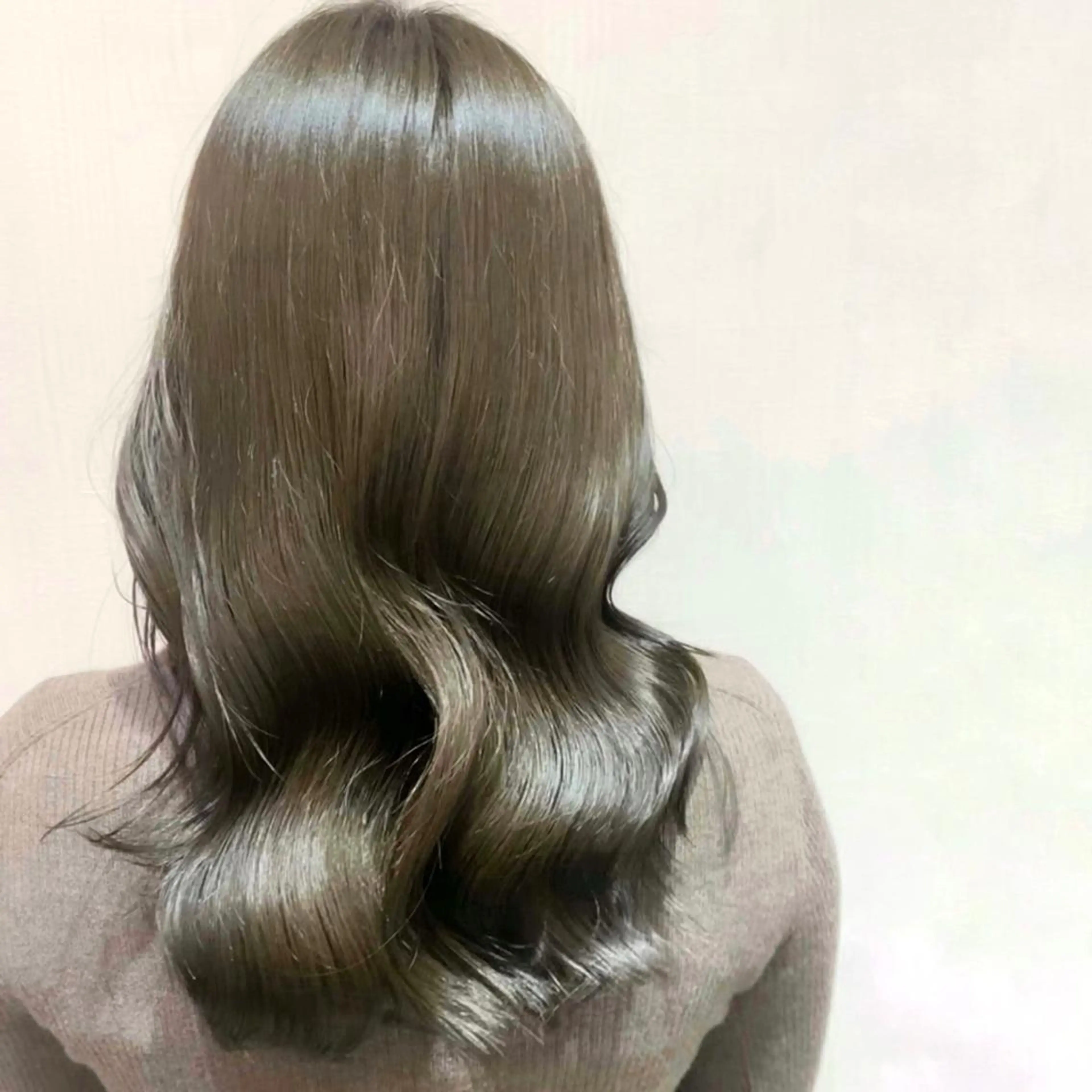 セミロング ブリーチなしカラー/ 顔周りレイヤーカットのヘアスタイル