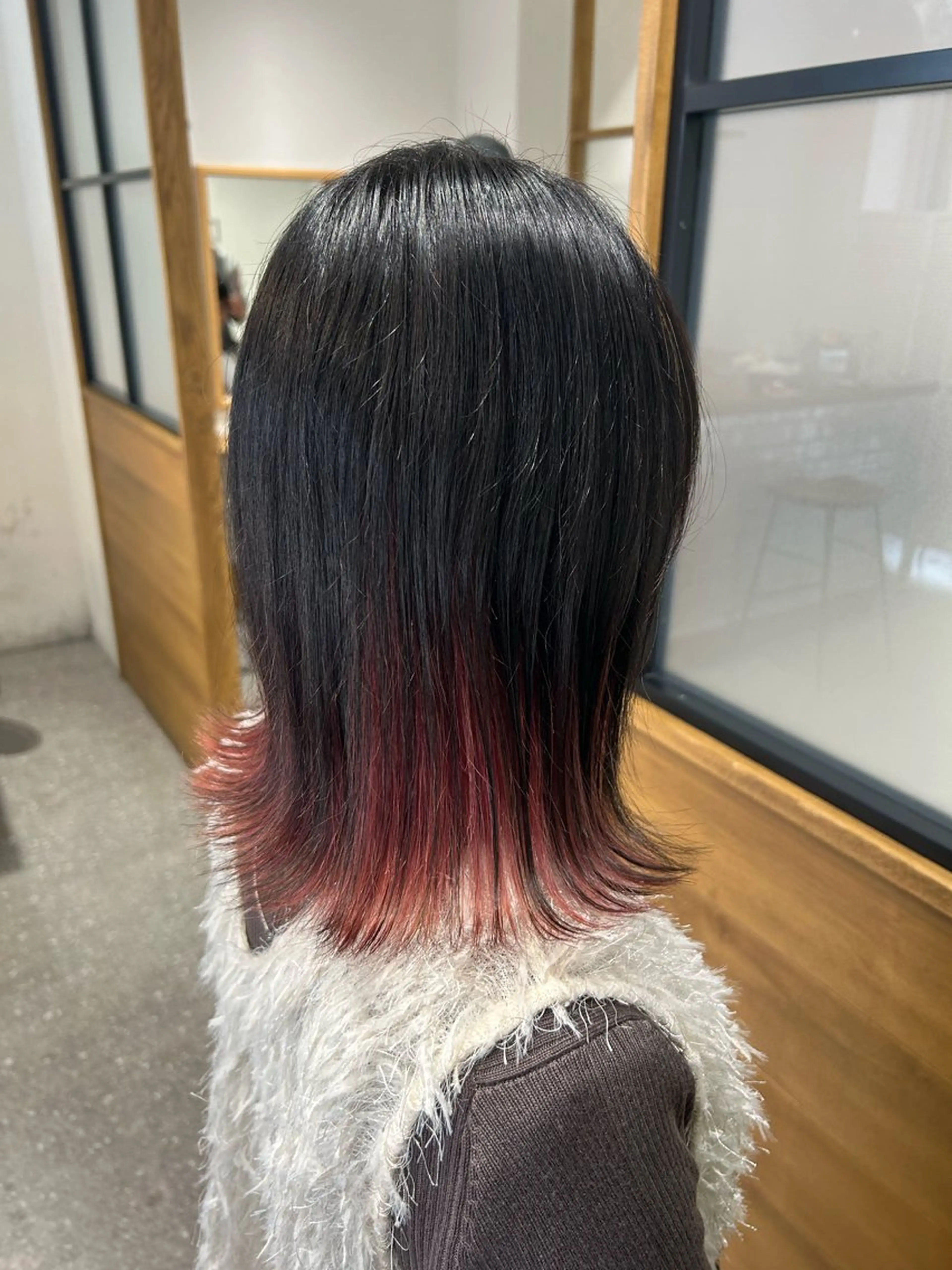 セミロング ヘアカラー やなぎさわ はるなのヘアスタイル