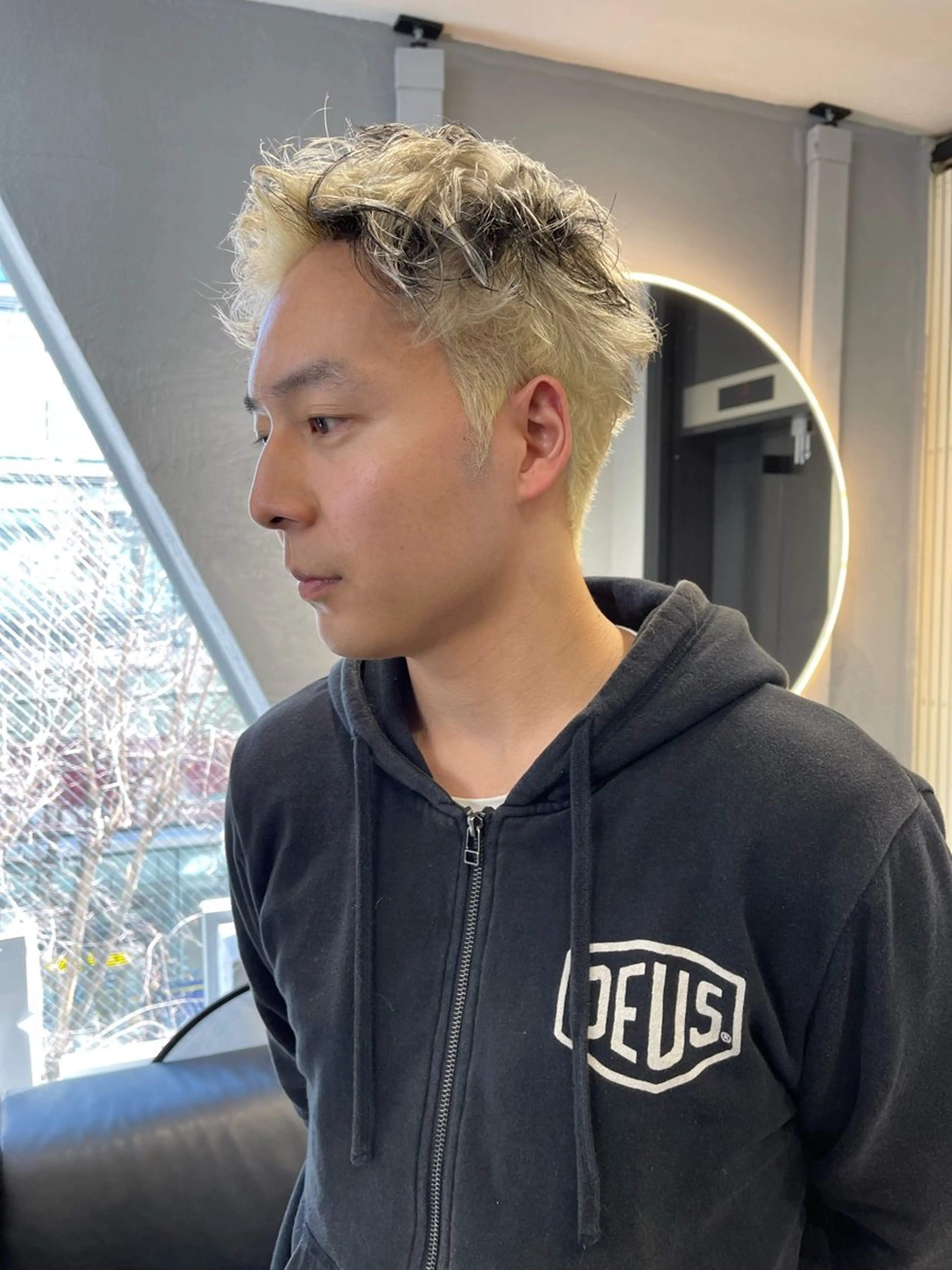 ショート カラー メンズ メンズブリーチ メンズハイトーン メンズインナーカラー ベージュカラー ブリーチ カット ヘアカラー トリートメント 宮崎　達也 ブリーチ／レイヤーのヘアスタイル