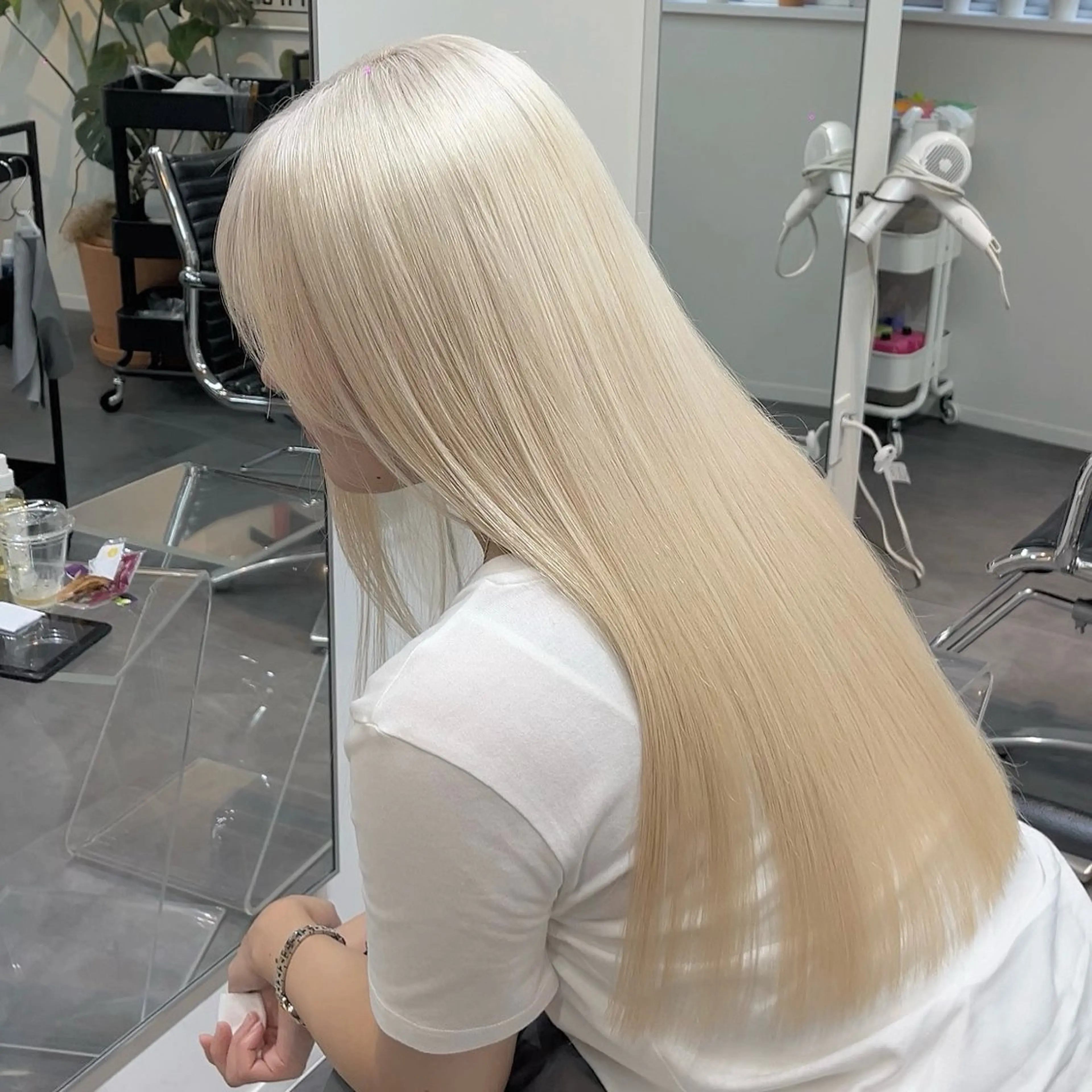 カット＋ケアブリーチ2回＋カラーの写真