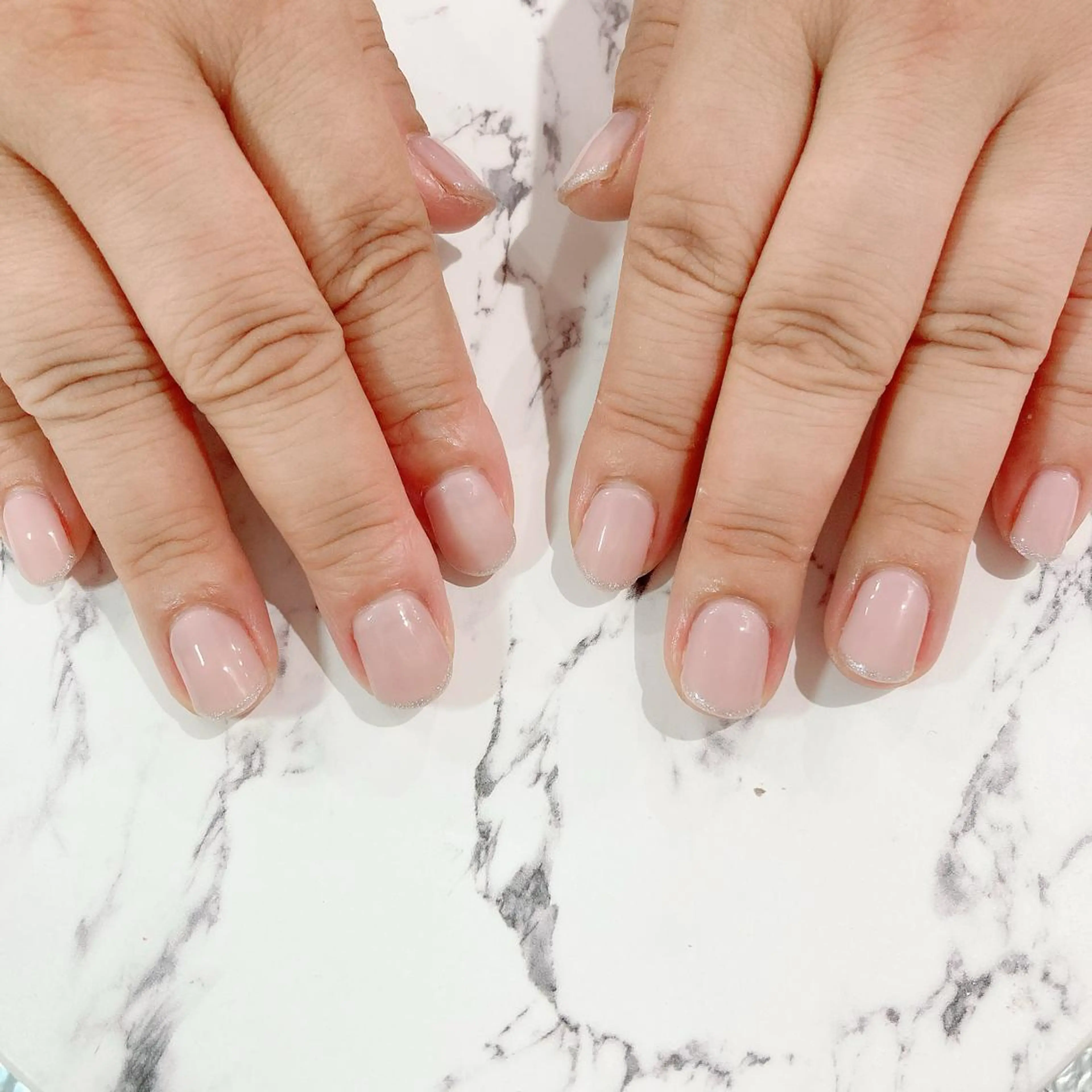 ネイル オーロラネイル フレンチネイル ジェルネイル ラメ(グリッター) オフィスネイル ハンドネイル Nail Kのネイルデザイン