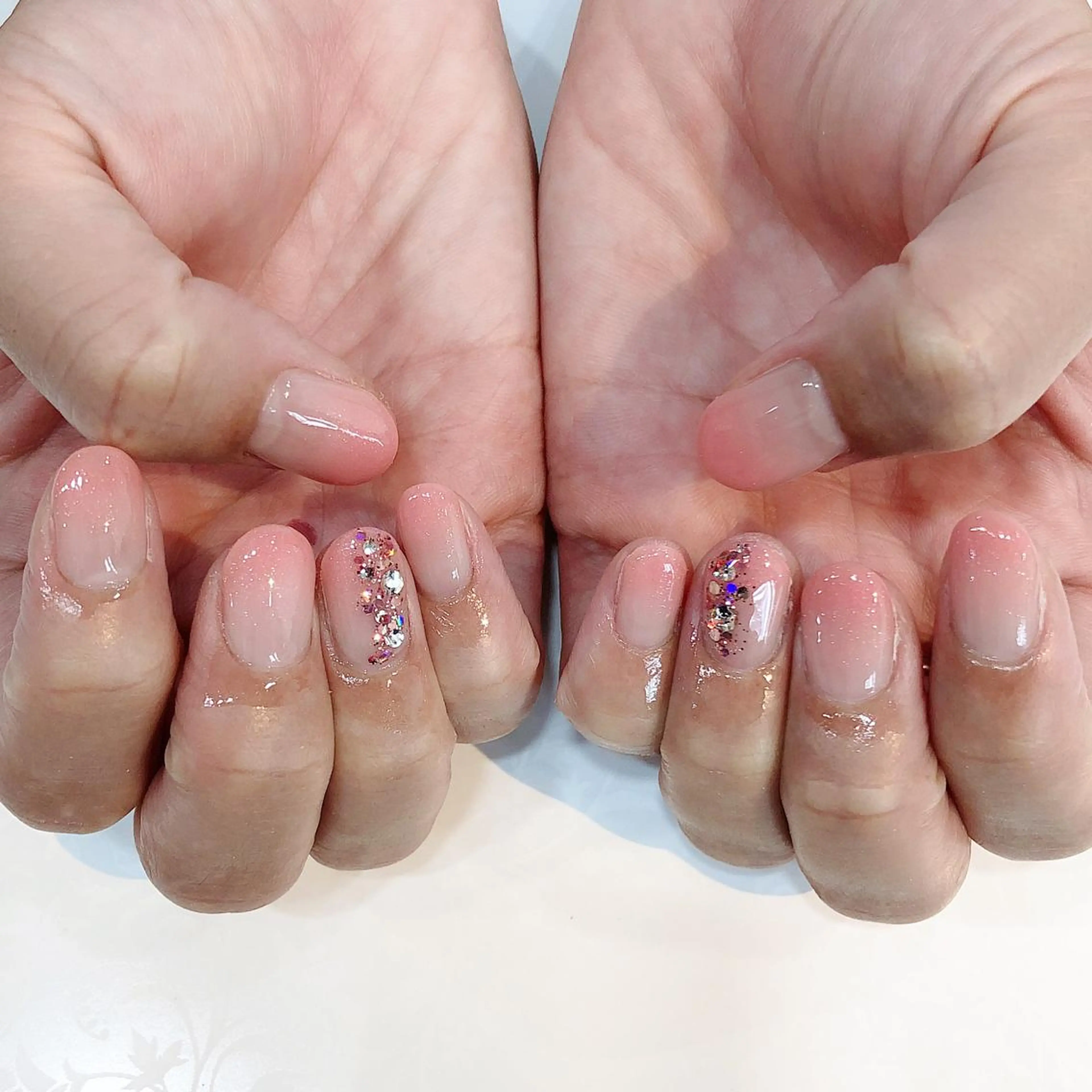ネイル アートネイル グラデーション ホログラムネイル キラキラネイル ラメ(グリッター) 近藤 あみのネイルデザイン