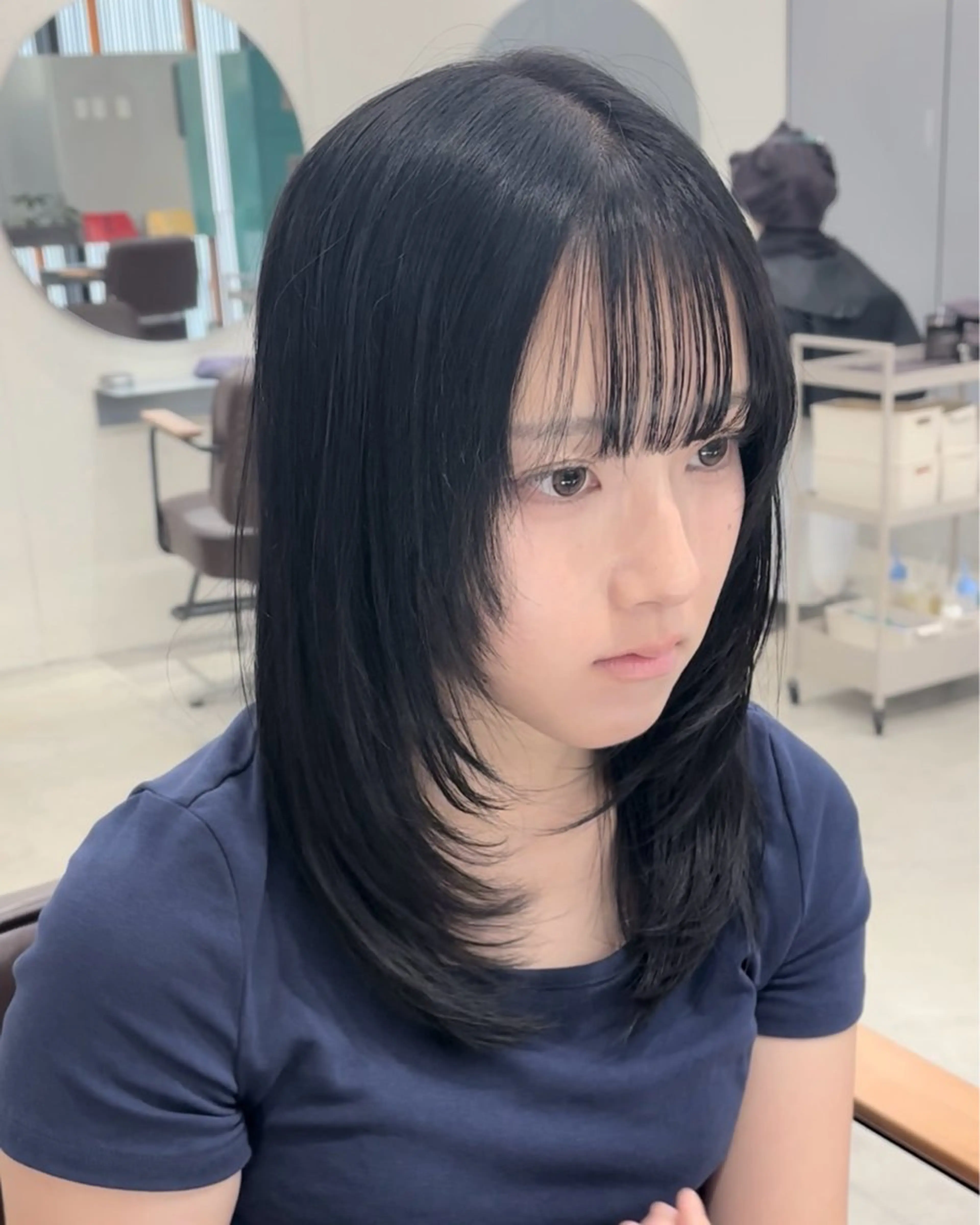 ミディアム カラー レイヤーカット カット ヘアカラー オカベ ショウマのヘアスタイル