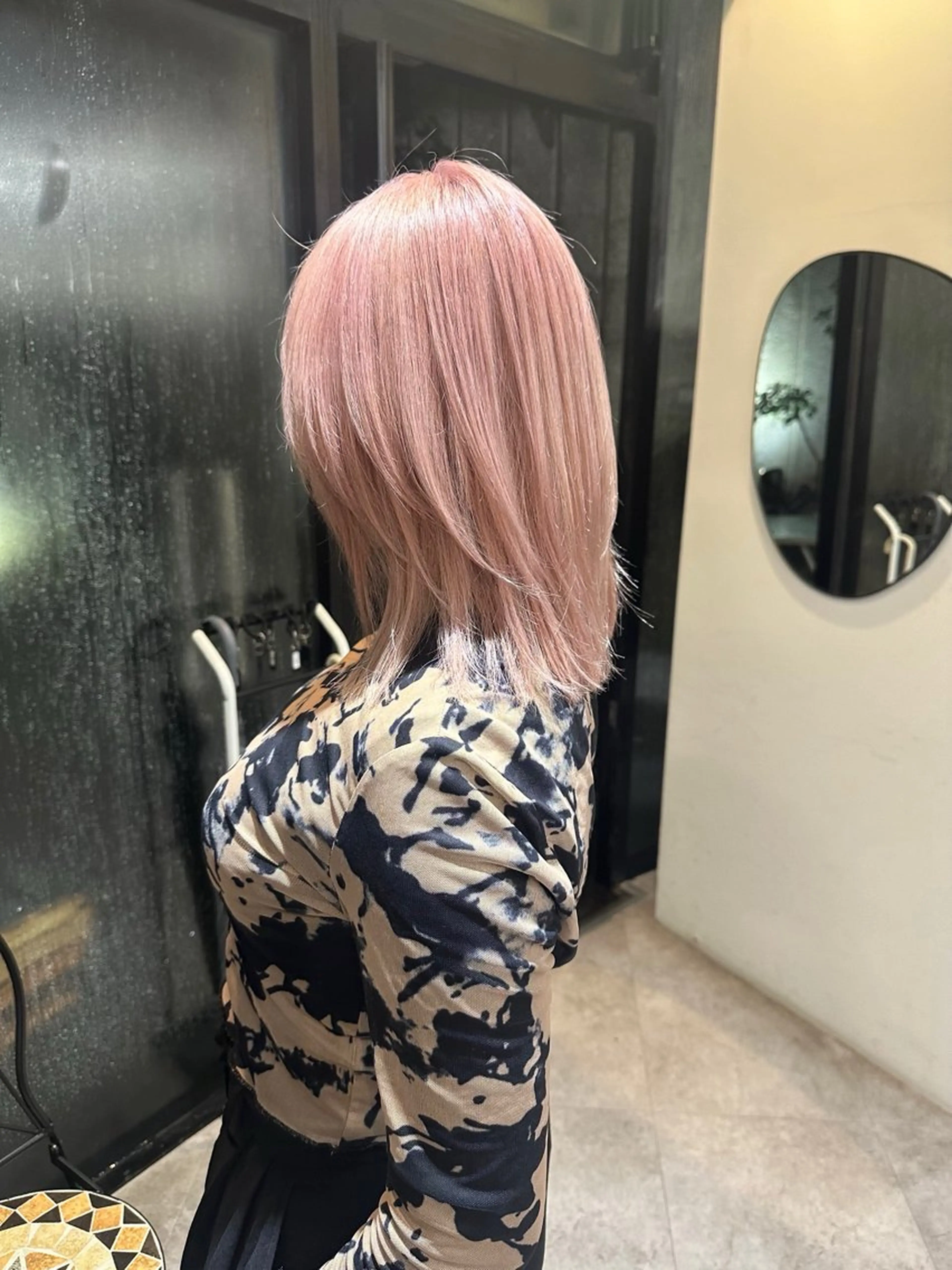 ミディアム カラー ダブルカラー ピンクカラー 森本 笑のヘアスタイル