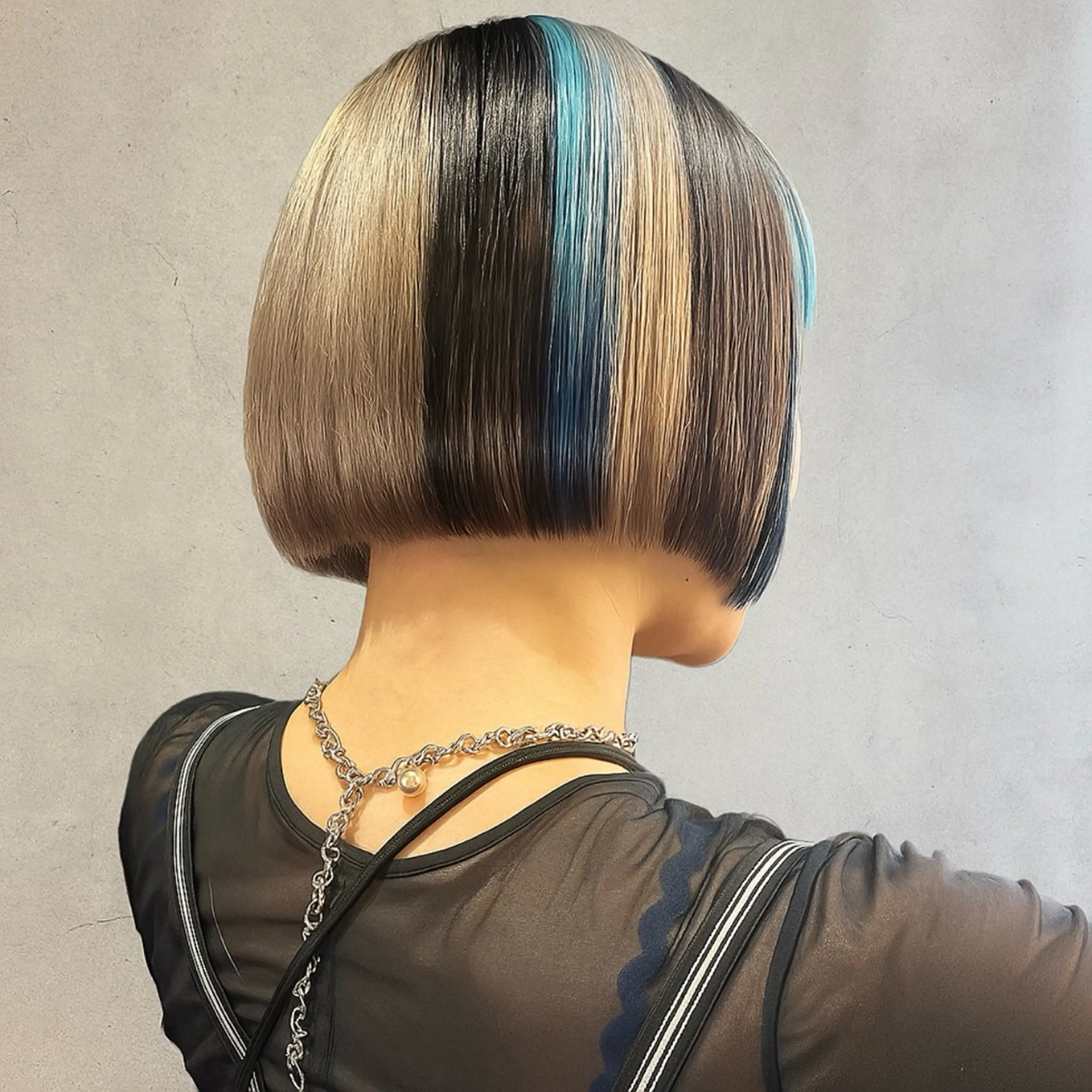 ショート カラー ベージュカラー ブリーチ ミルクティーベージュ ボブ 顔周りカット ヘアカラー トリートメント nui所属・清水優/ボブ/ レイヤー/髪質改善のヘアスタイル