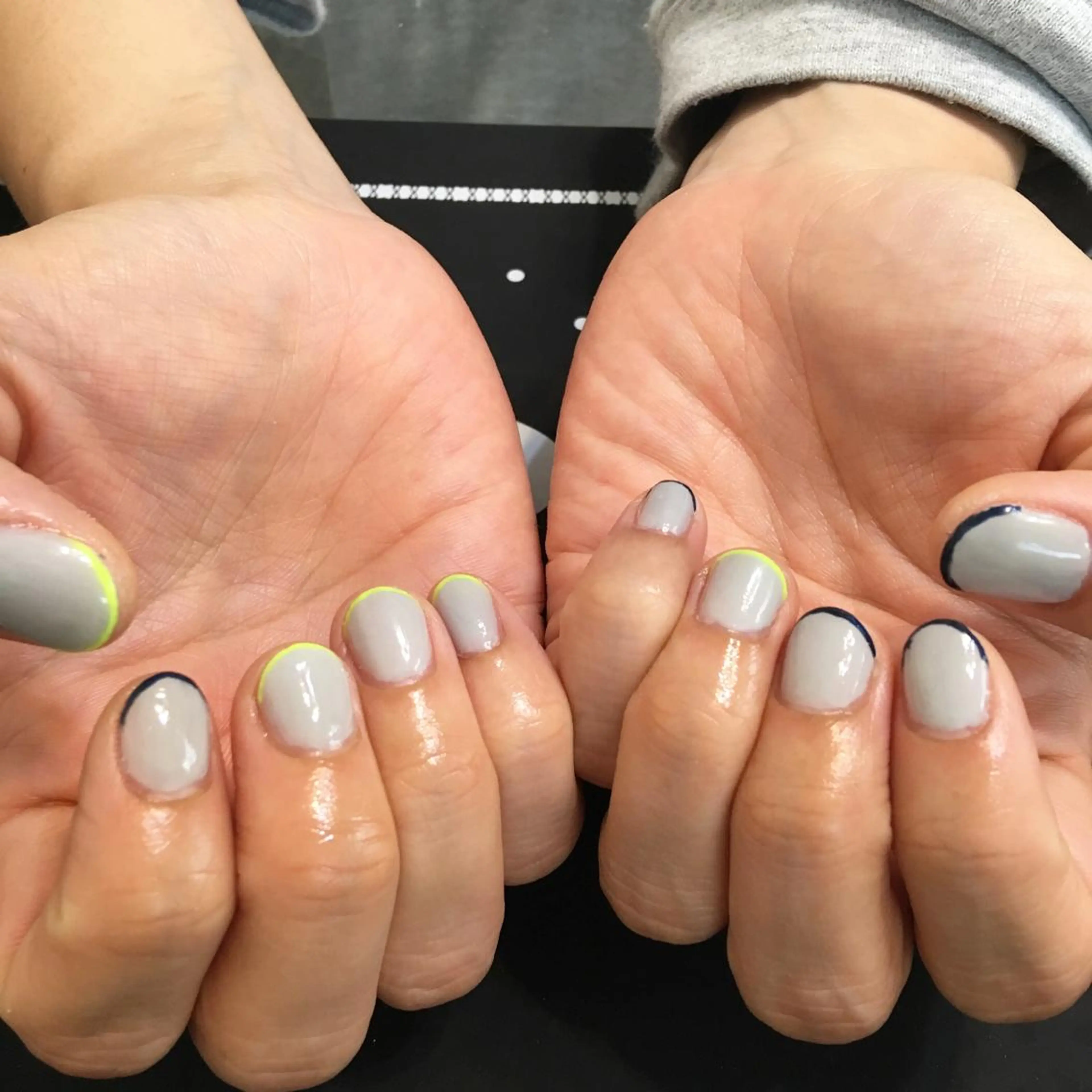 ネイル フレンチネイル ネイビー ワンカラーネイル 黄色 ハンドネイル 🌈KANÅKO 🌈のネイルデザイン