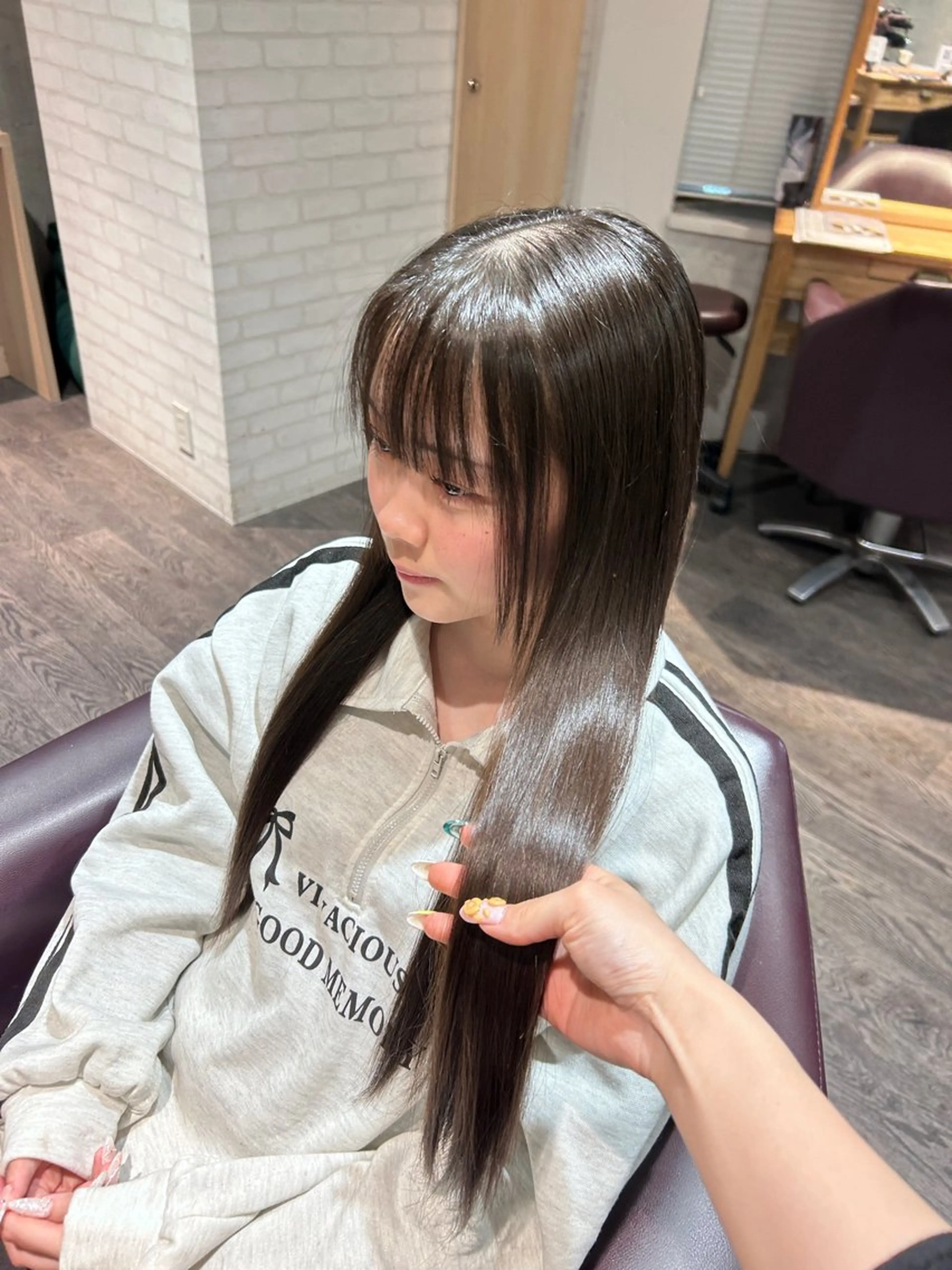 ロング ハイトーン🇰🇷 19歳美容師アリルのヘアスタイル