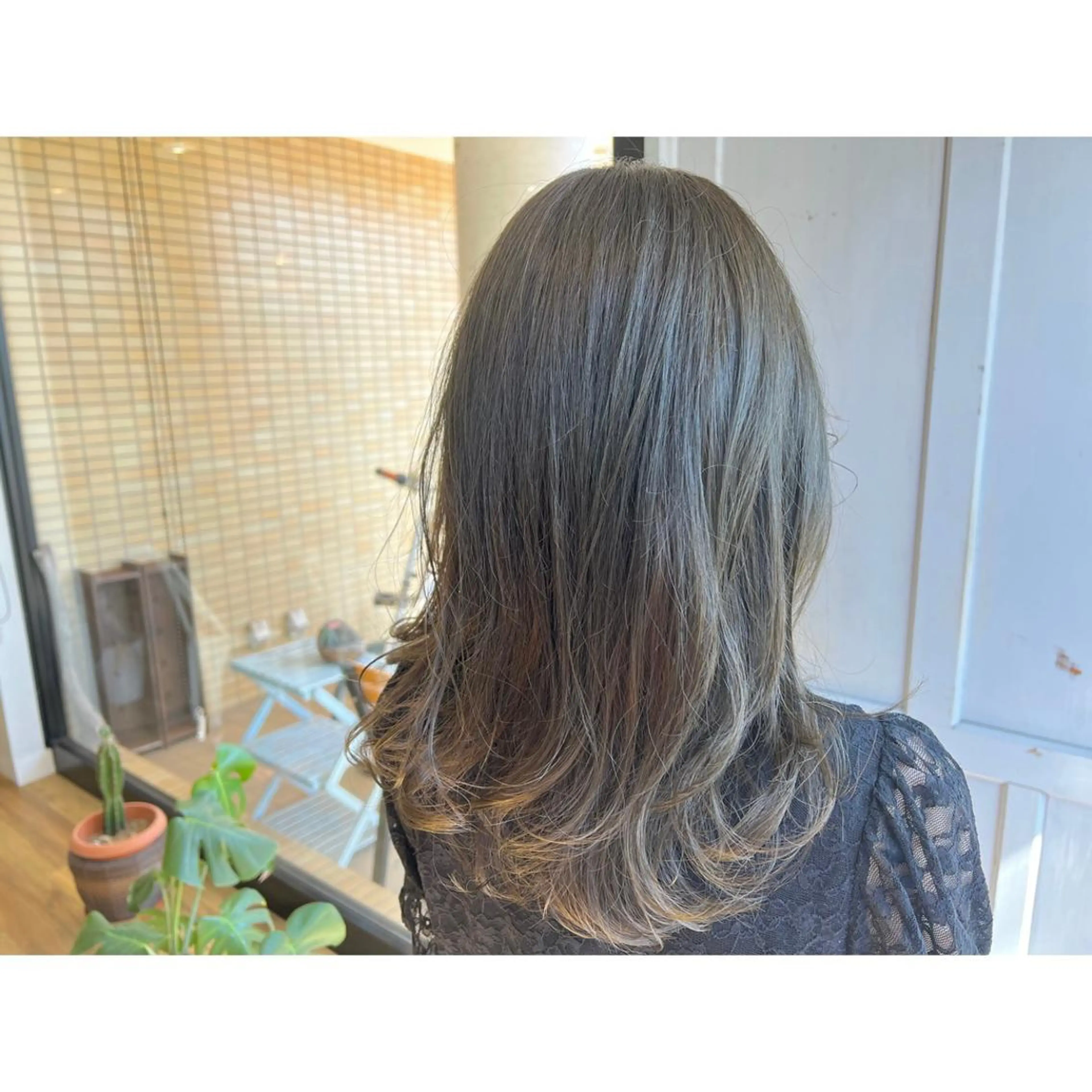 ロング カラー グレージュ オリーブグレージュ オリーブグレー ツキダテ ユイのヘアスタイル