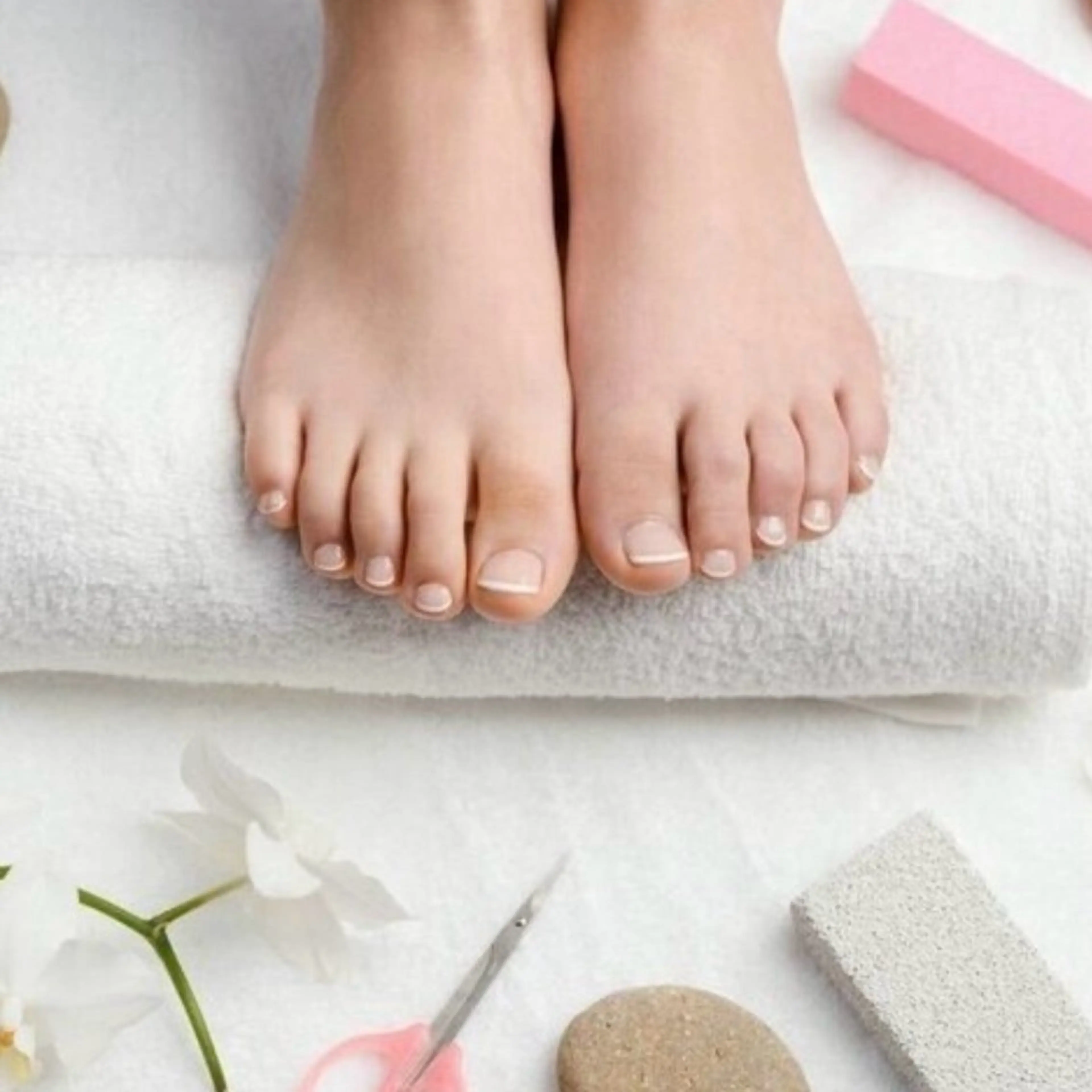 【気になる匂い・カサカサ改善】 角質ケア+フットバス🦶🏻🫧川口の写真