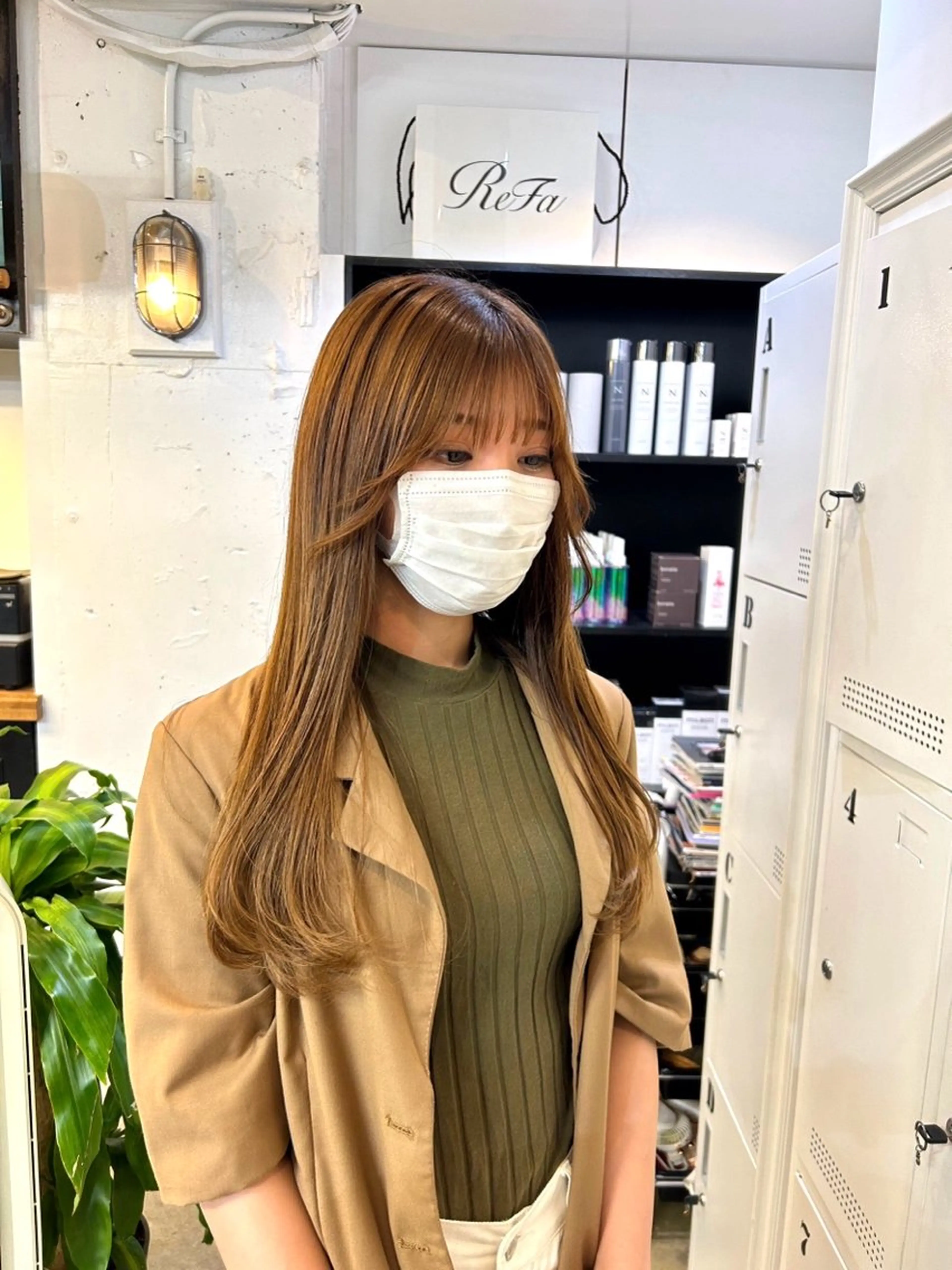 セミロング カラー カット ヘアカラー トリートメント ヘッドスパ ブリーチ×レイヤー 🧙 艶髪/レオンのヘアスタイル