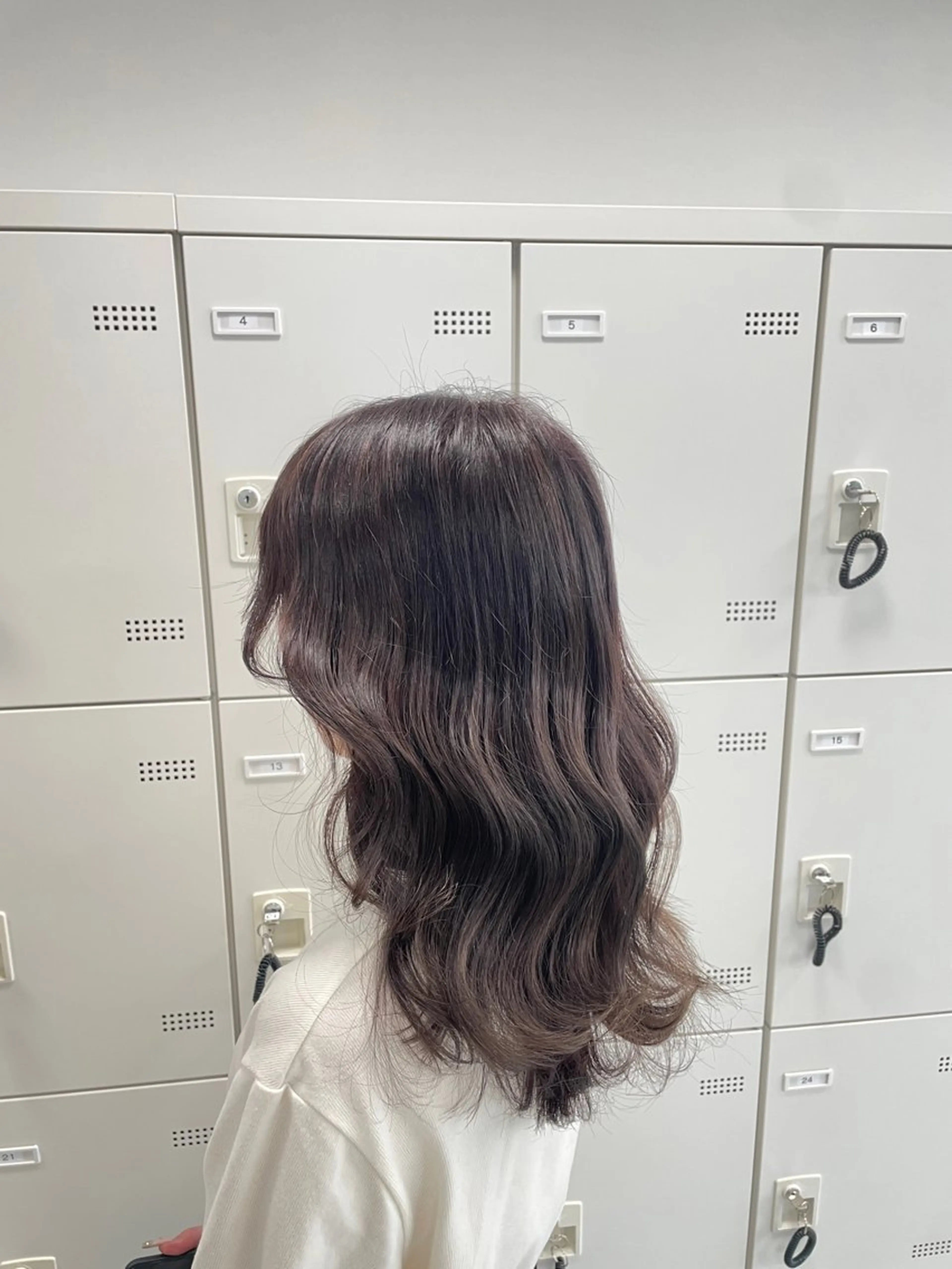 ロング ヘアカラー 大人上品🤍明るめ ベージュ🤍REOのヘアスタイル