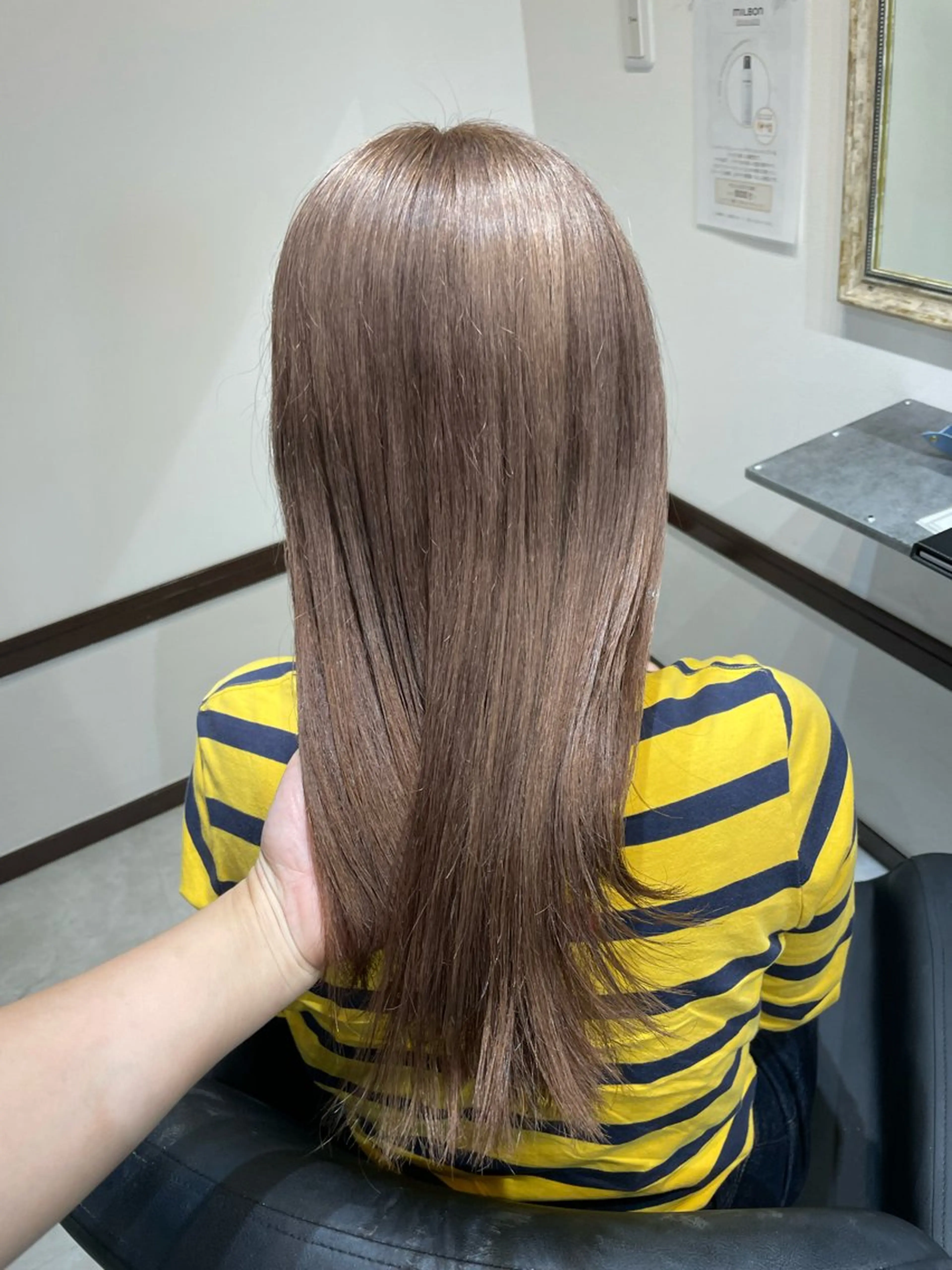 ロング カラー ベージュカラー ブリーチ ミルクティーベージュ カット ヘアカラー トリートメント hair studio PEACE所属・寺本 早希のヘアスタイル