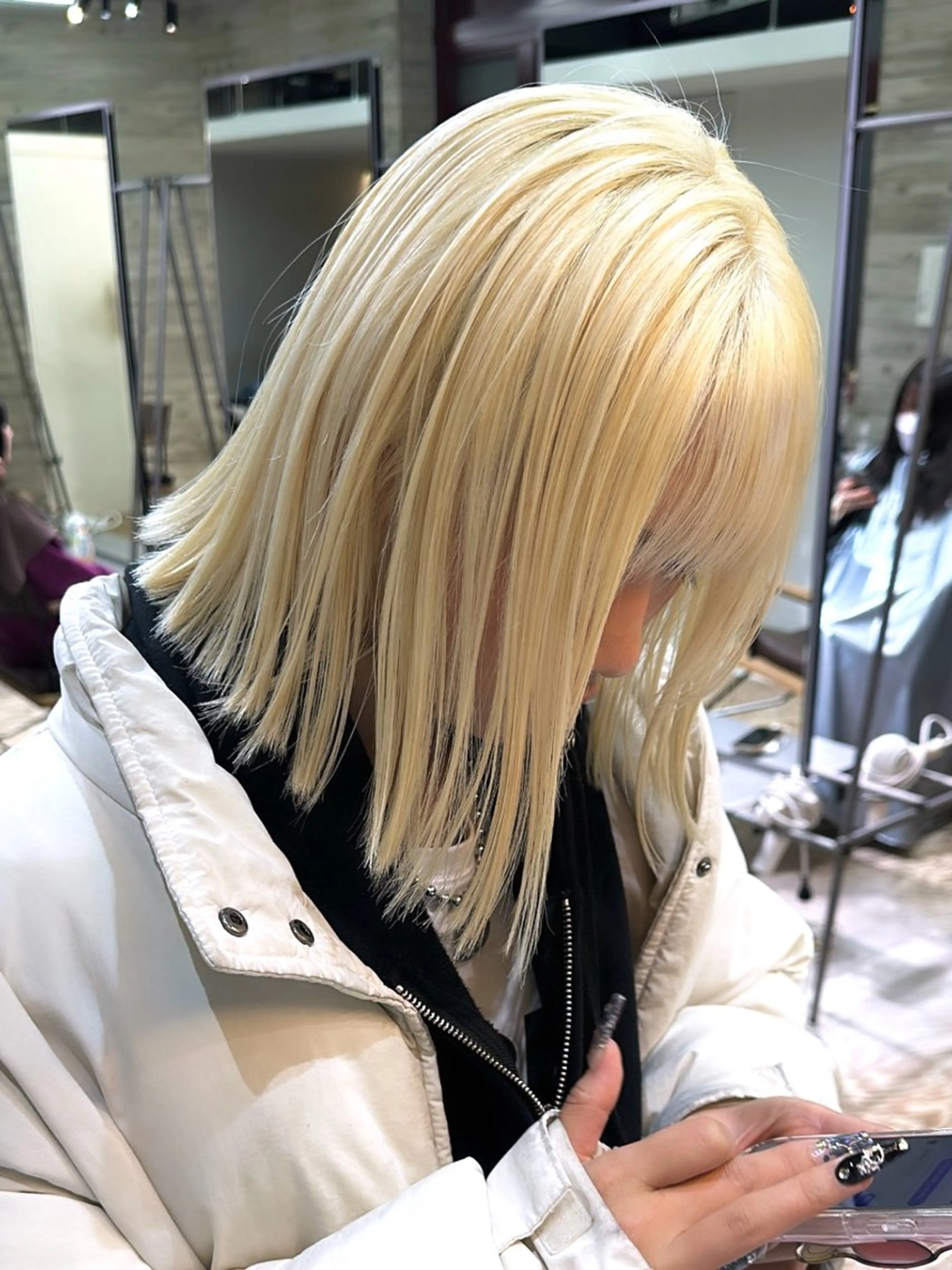ミディアム カラー 抜きっぱなしブロンド ササキカズマのヘアスタイル
