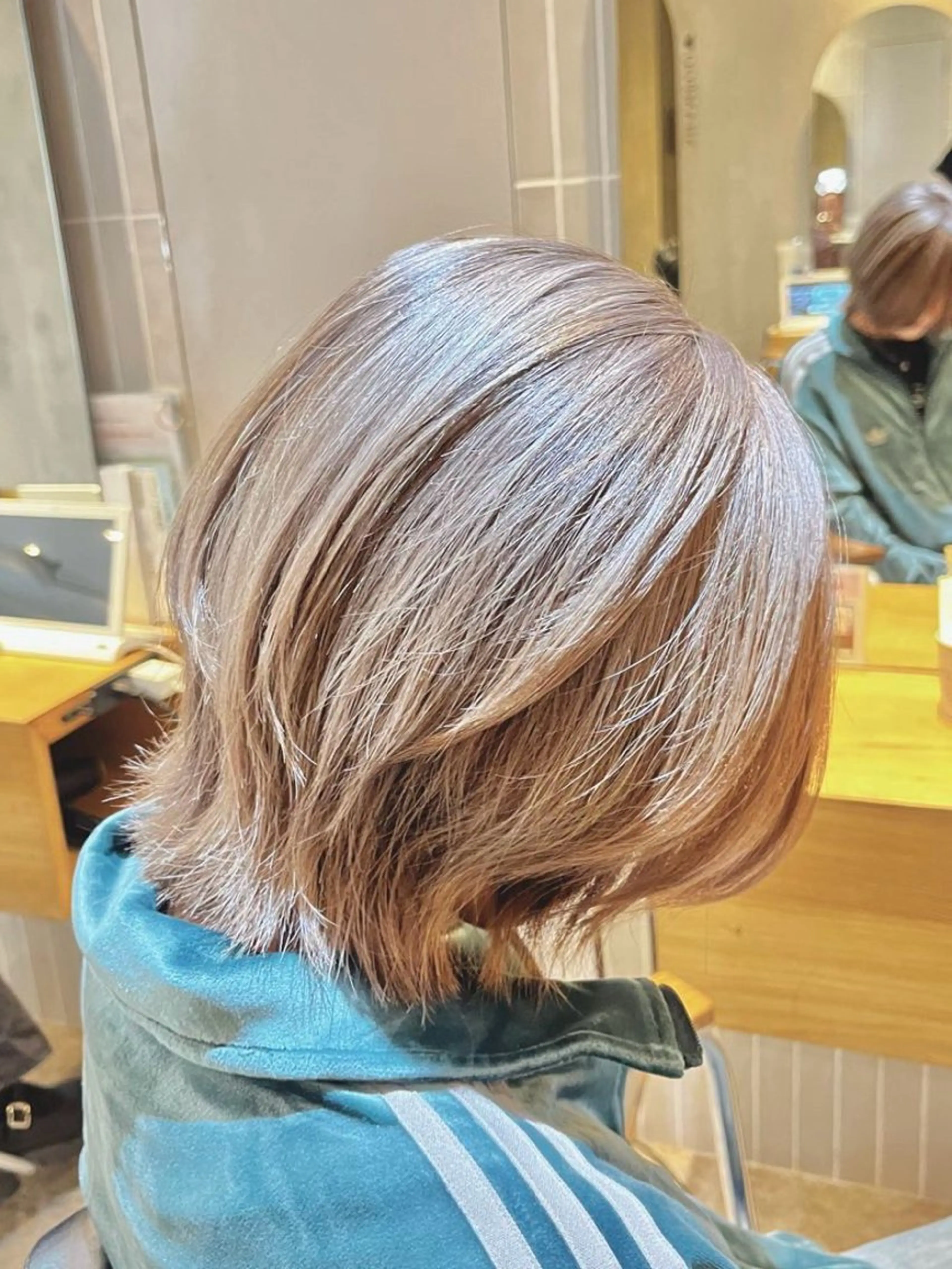 【ブリーチ＋潤いケアカラー＋トリートメント】🌈ロング料金なし・メンズOK・＋外側補修トリートメント&髪質改善カラー🉐の写真