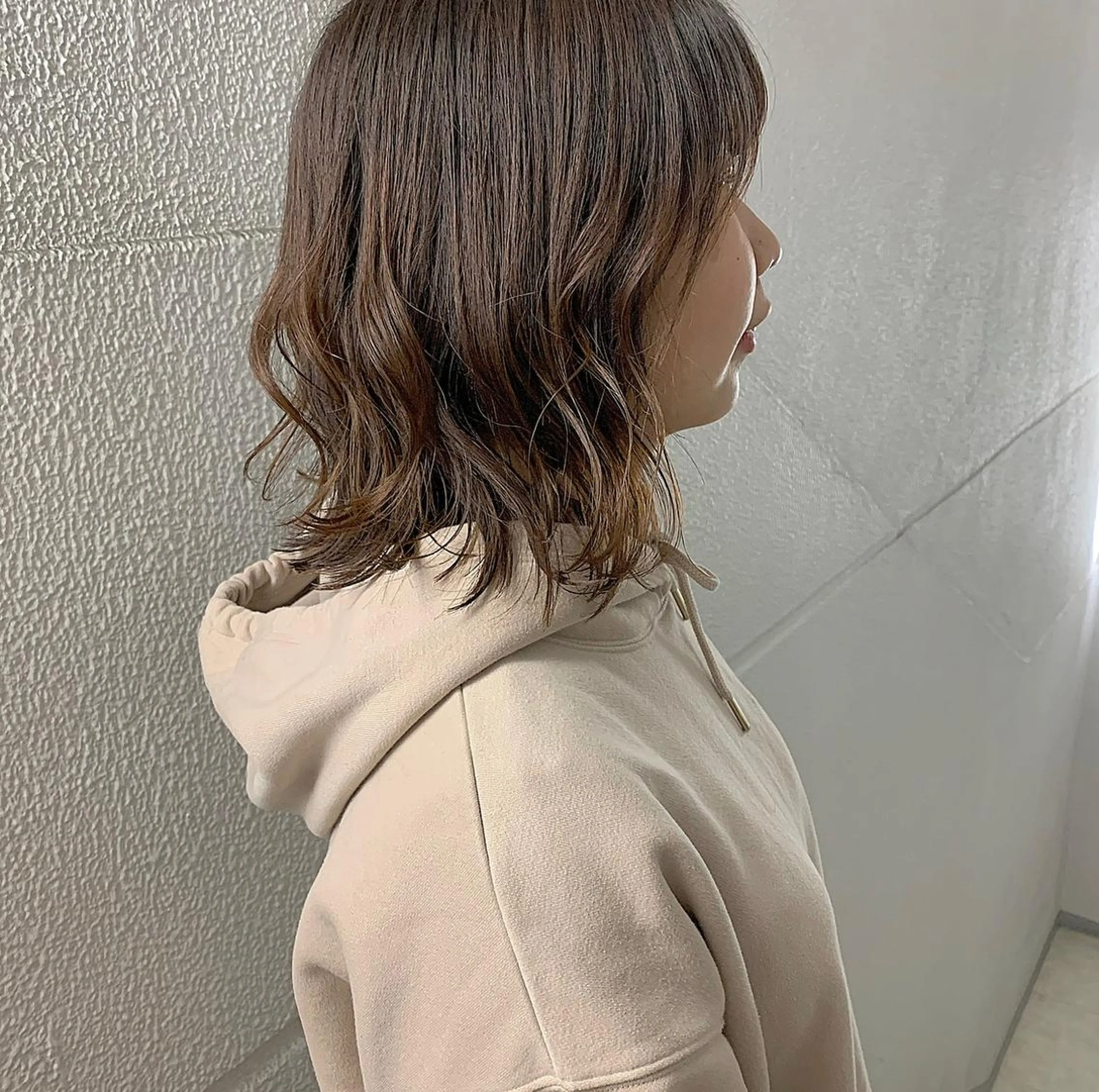 ミディアム 小泉 葵のヘアスタイル