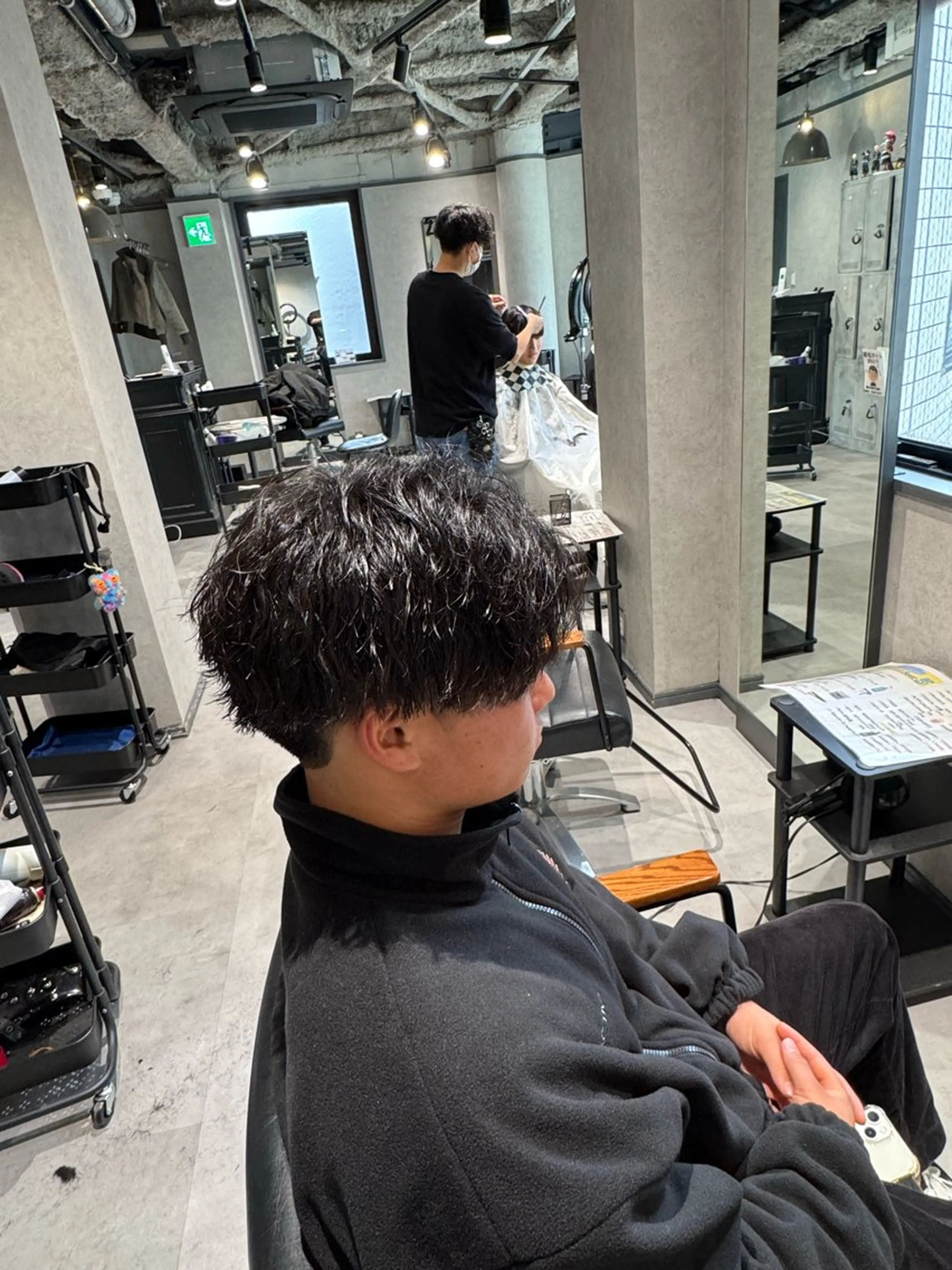 パーマ メンズ カット パーマ 韓国特化🇰🇷愁斗 センターパートパーマのヘアスタイル