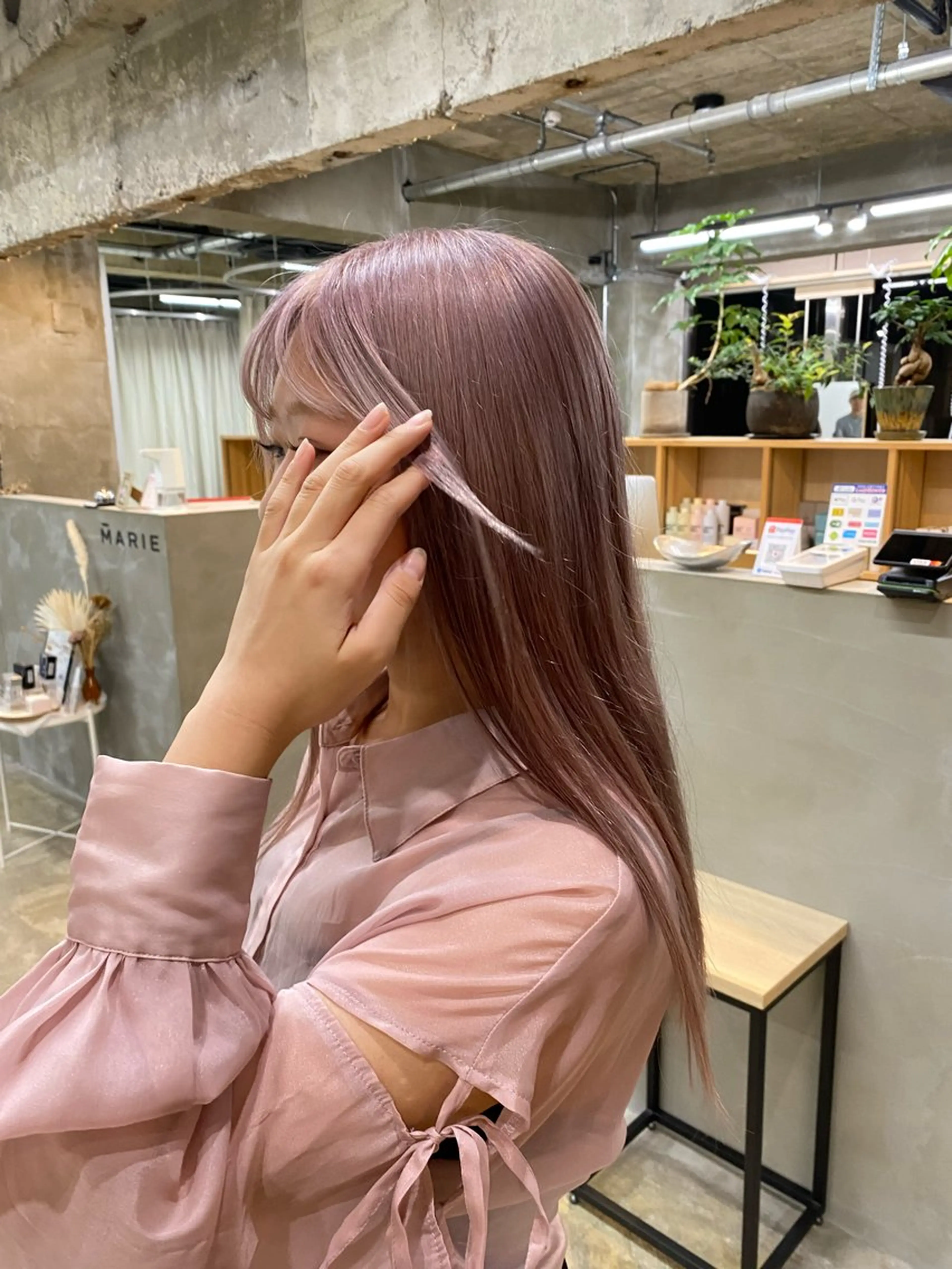 セミロング カラー ブリーチ ケアブリーチ ピンクカラー シミズ アスカのヘアスタイル