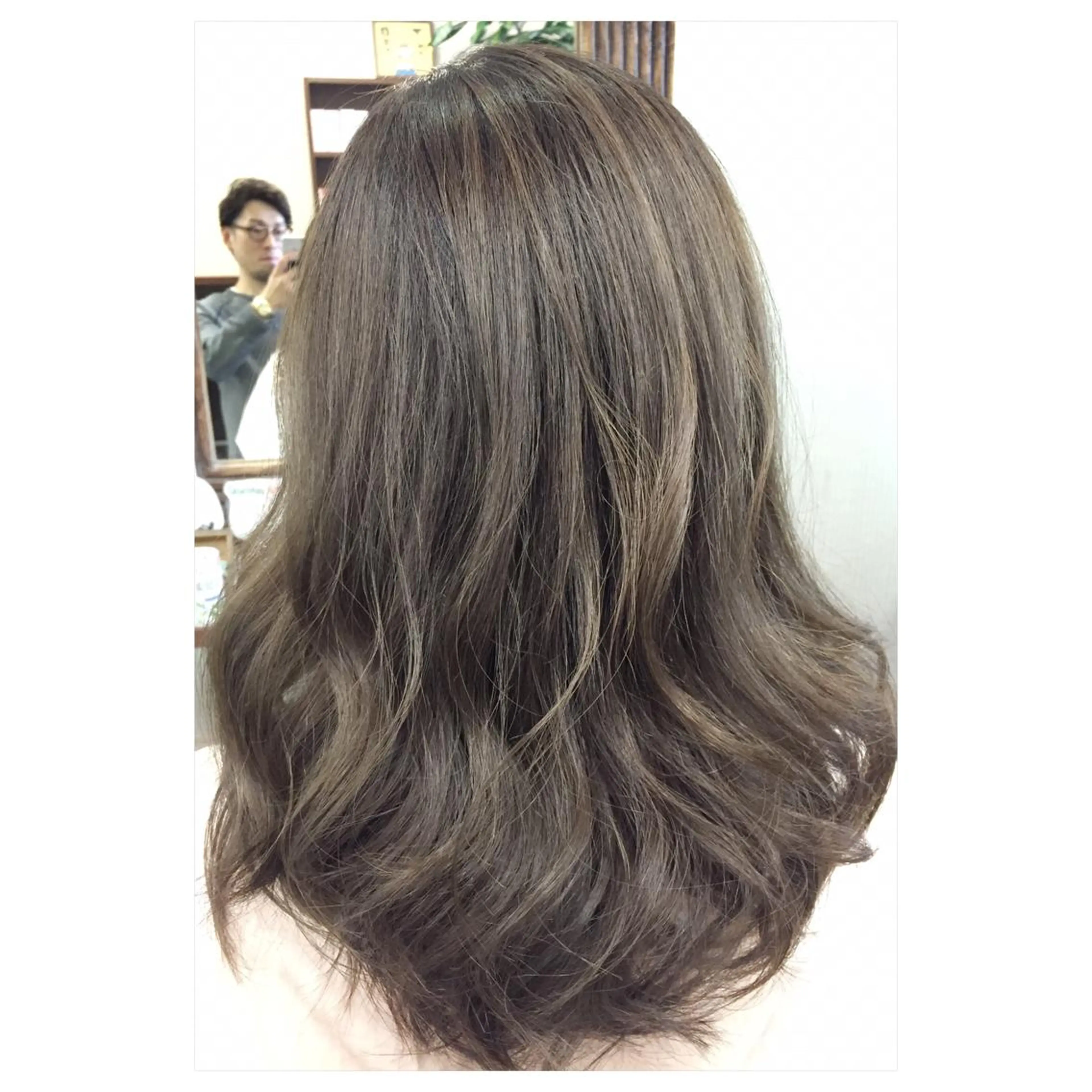 ロング カラー アッシュ グレージュ ハイライトカラー オレンジ 外国人風カラー パーソナルカラー診断 できます　木曽　主博のヘアスタイル