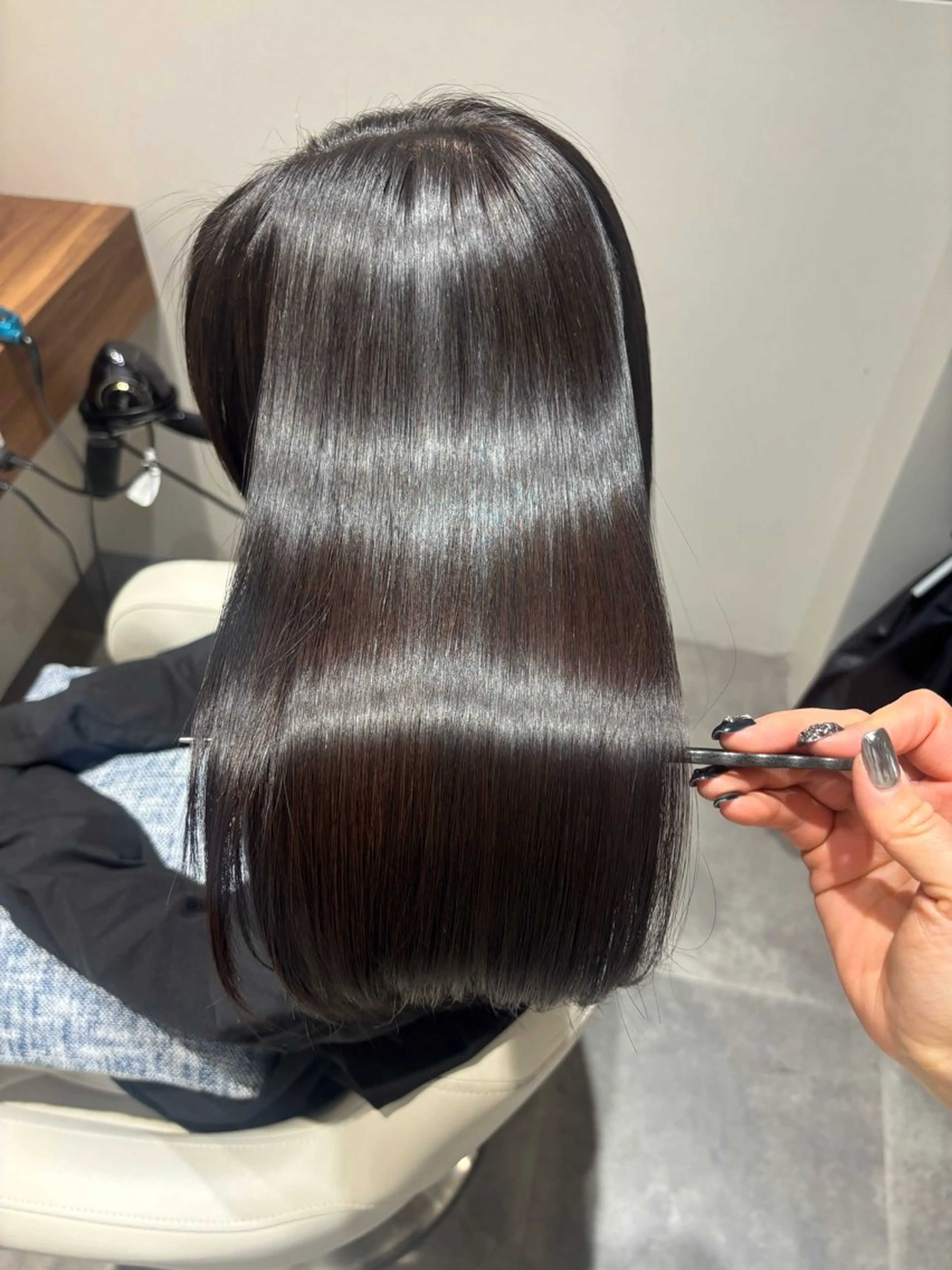 セミロング カット ヘアカラー トリートメント 髪質改善 🤍erikaのヘアスタイル