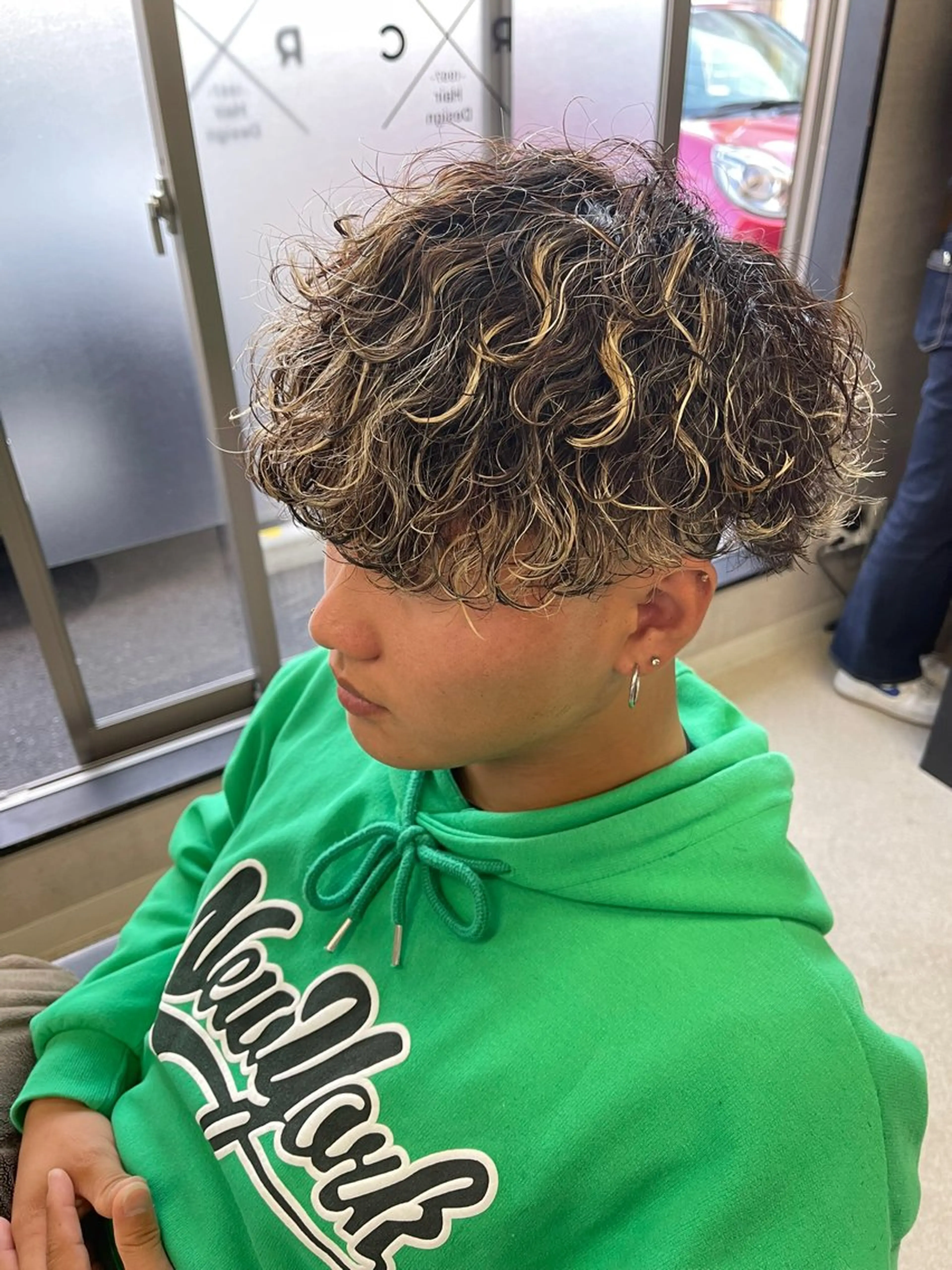 ショート カラー パーマ メンズ メンズメッシュ メンズパーマ 波巻きパーマ メッシュ メンズカット/メンズ パーマ/メンズ特化のヘアスタイル