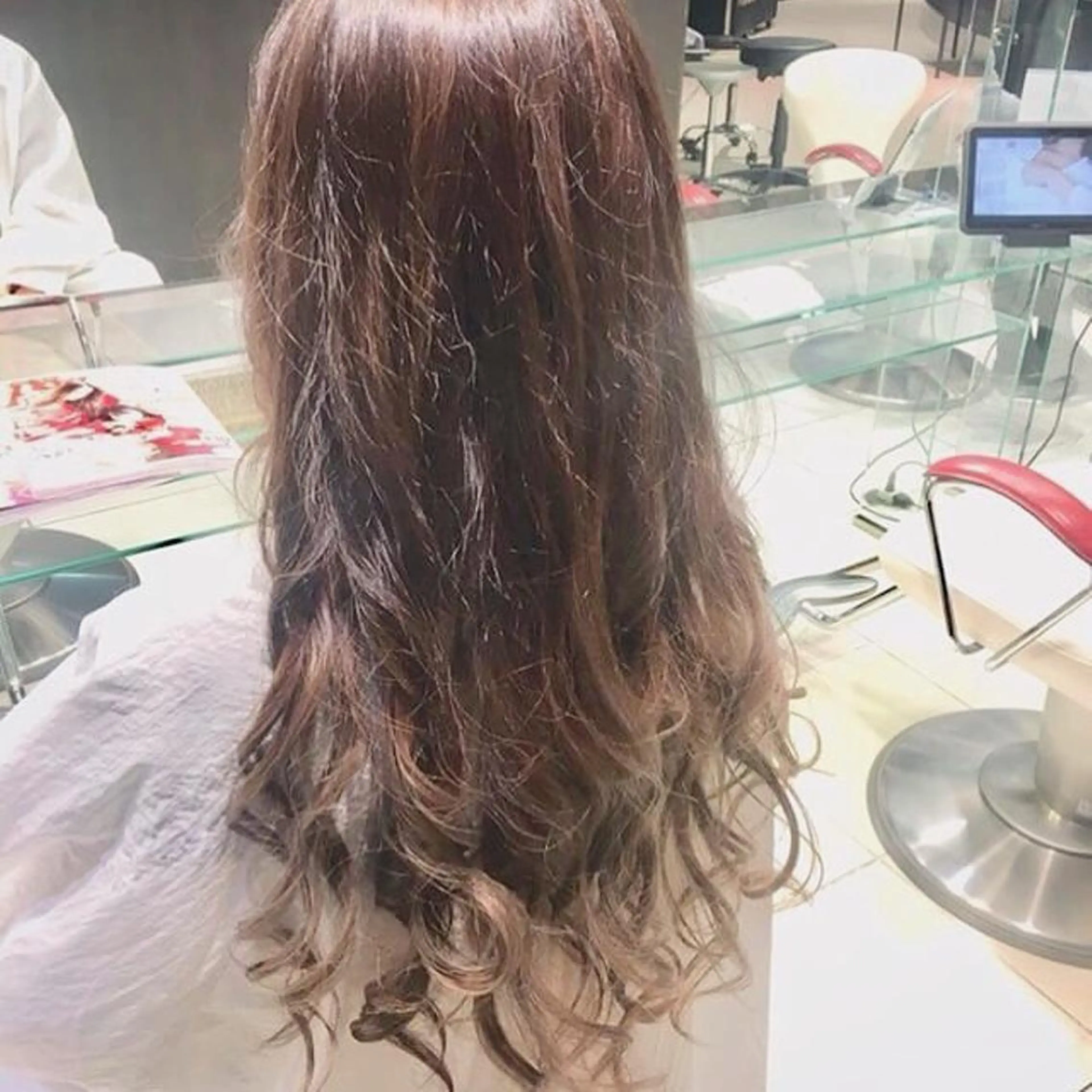 ロング カラー グラデーションカラー グレージュ Eir-LUXE-所属・Eir-LUXE- 代表　鈴木翔平のヘアスタイル