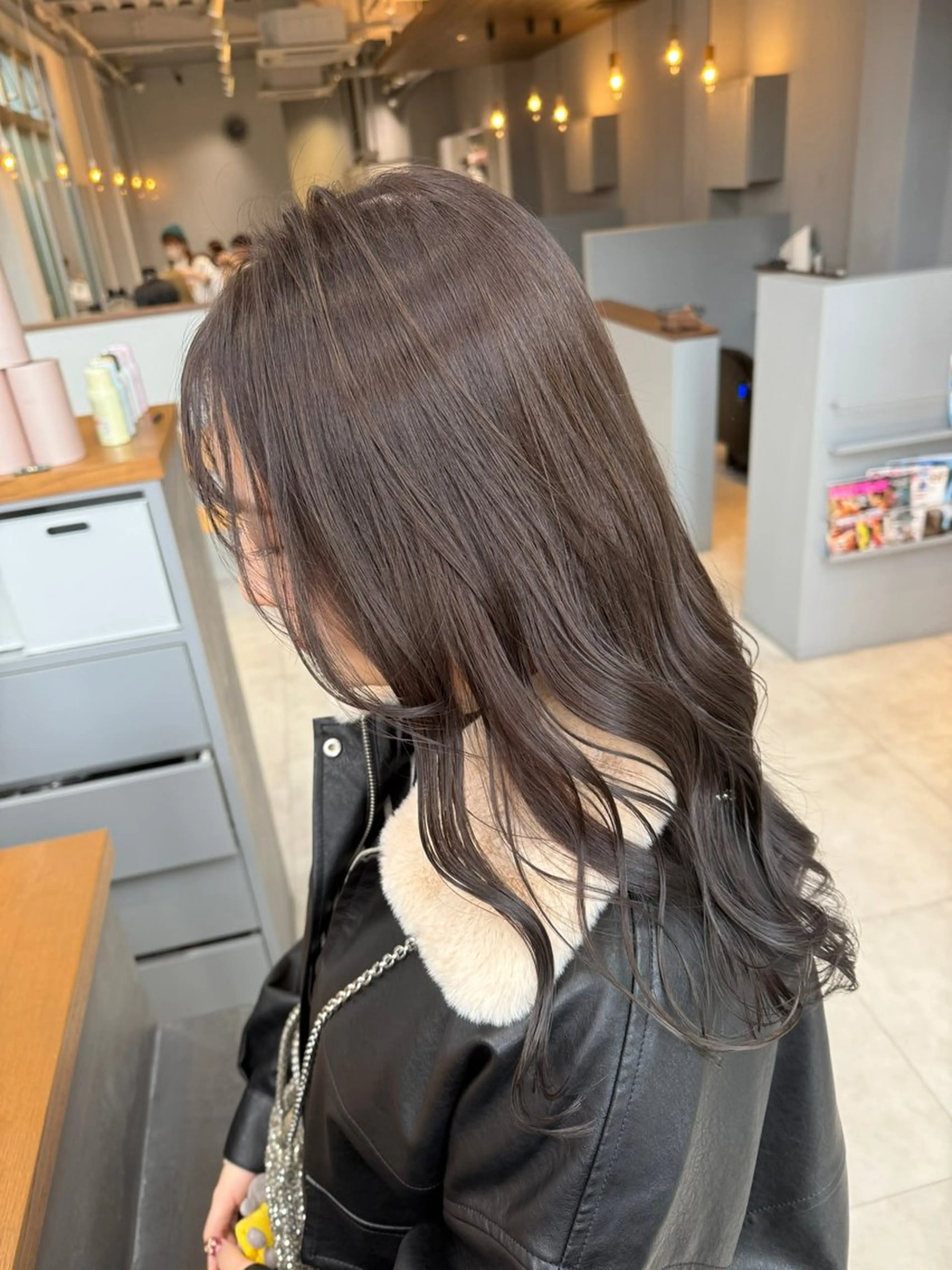 ロング カラー アッシュ 透明感カラー カット ヘアカラー エマ ピボット 中川店所属・富原崇太/透明感カラ ー/切りっぱなしボブのヘアスタイル