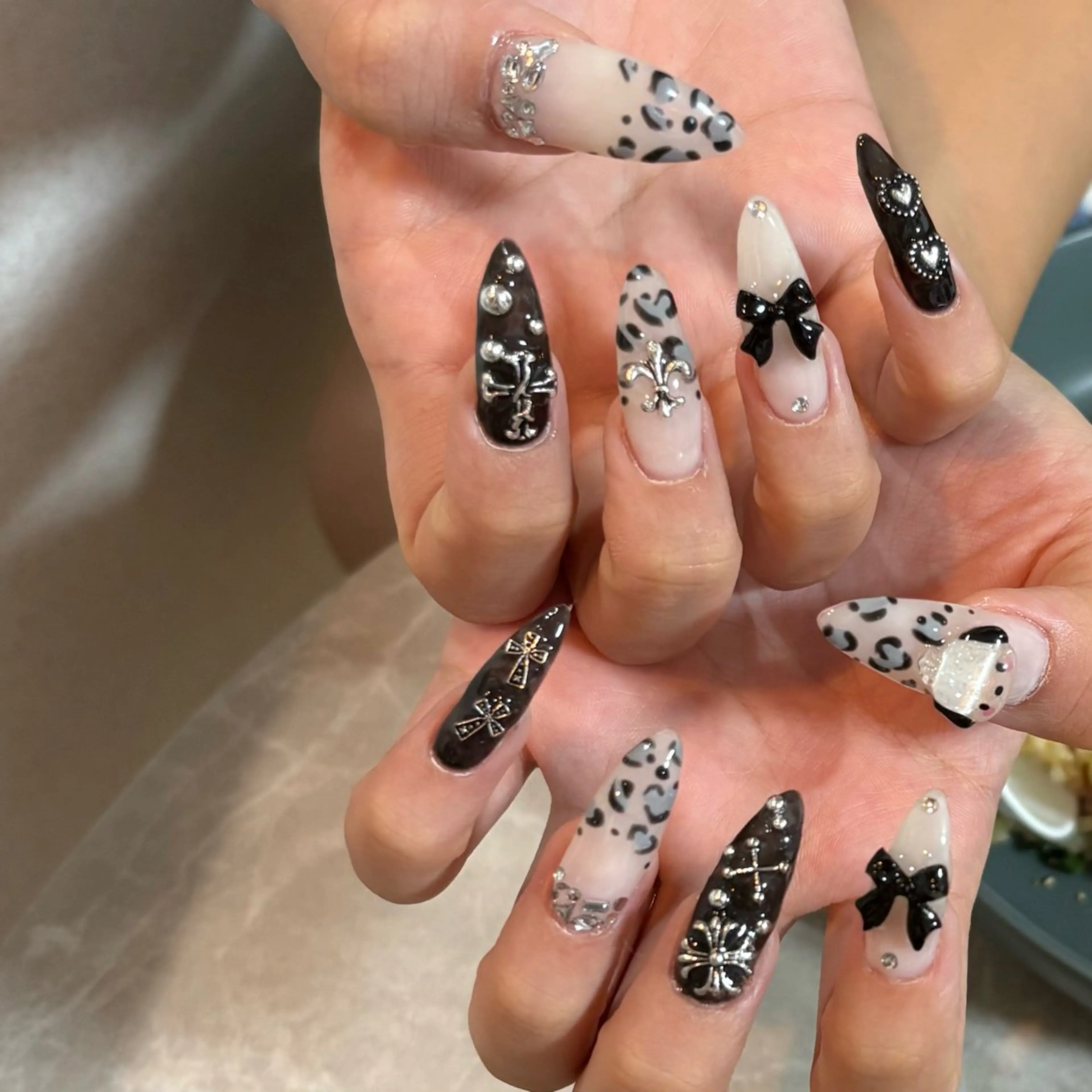 ネイル アニマル柄 ハート ハンドネイル Lily Nailのネイルデザイン