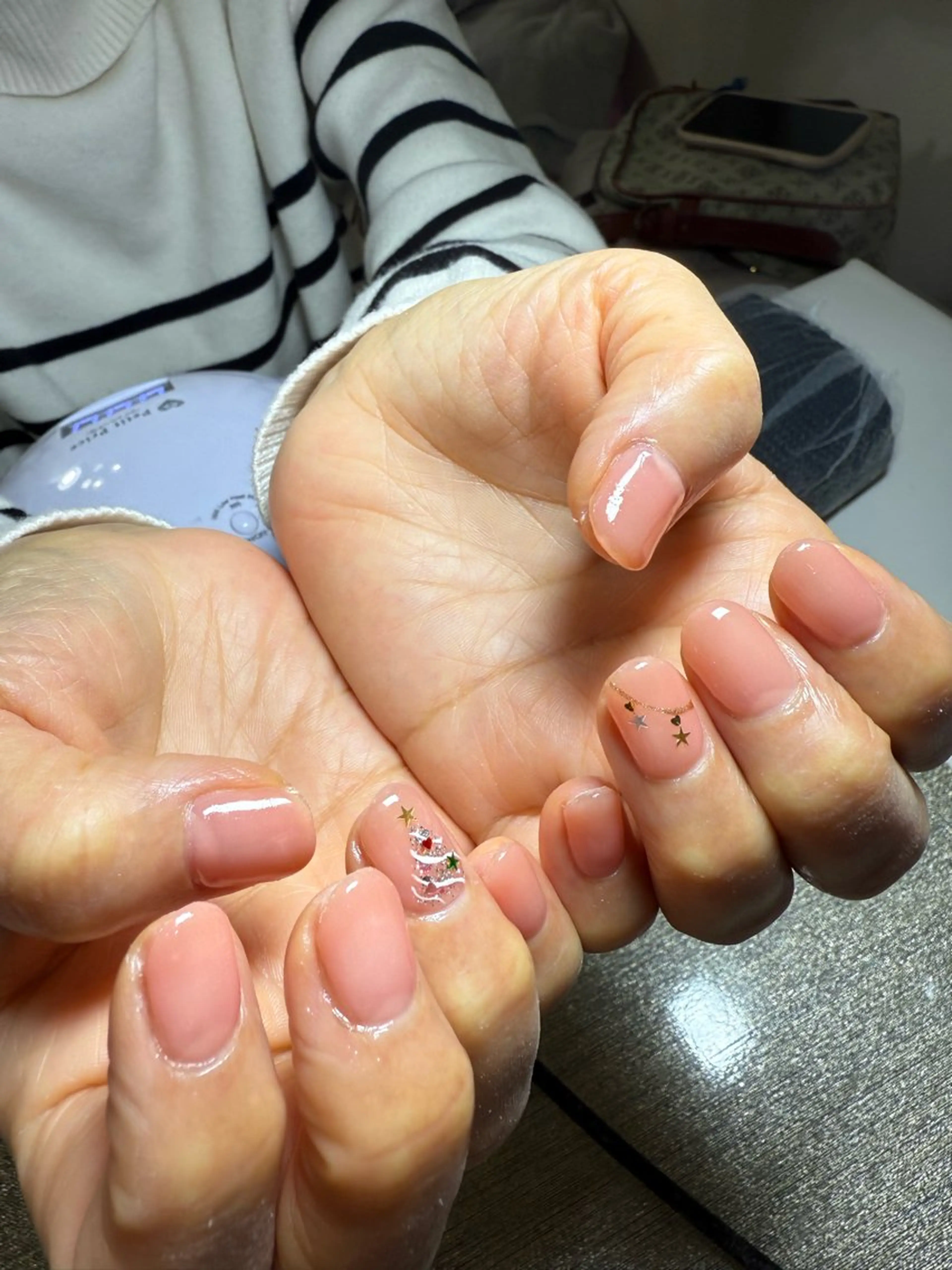 ネイル 冬ネイル クリスマス ハンドネイル 艶々の美爪を〜 【リリアーナ】のネイルデザイン