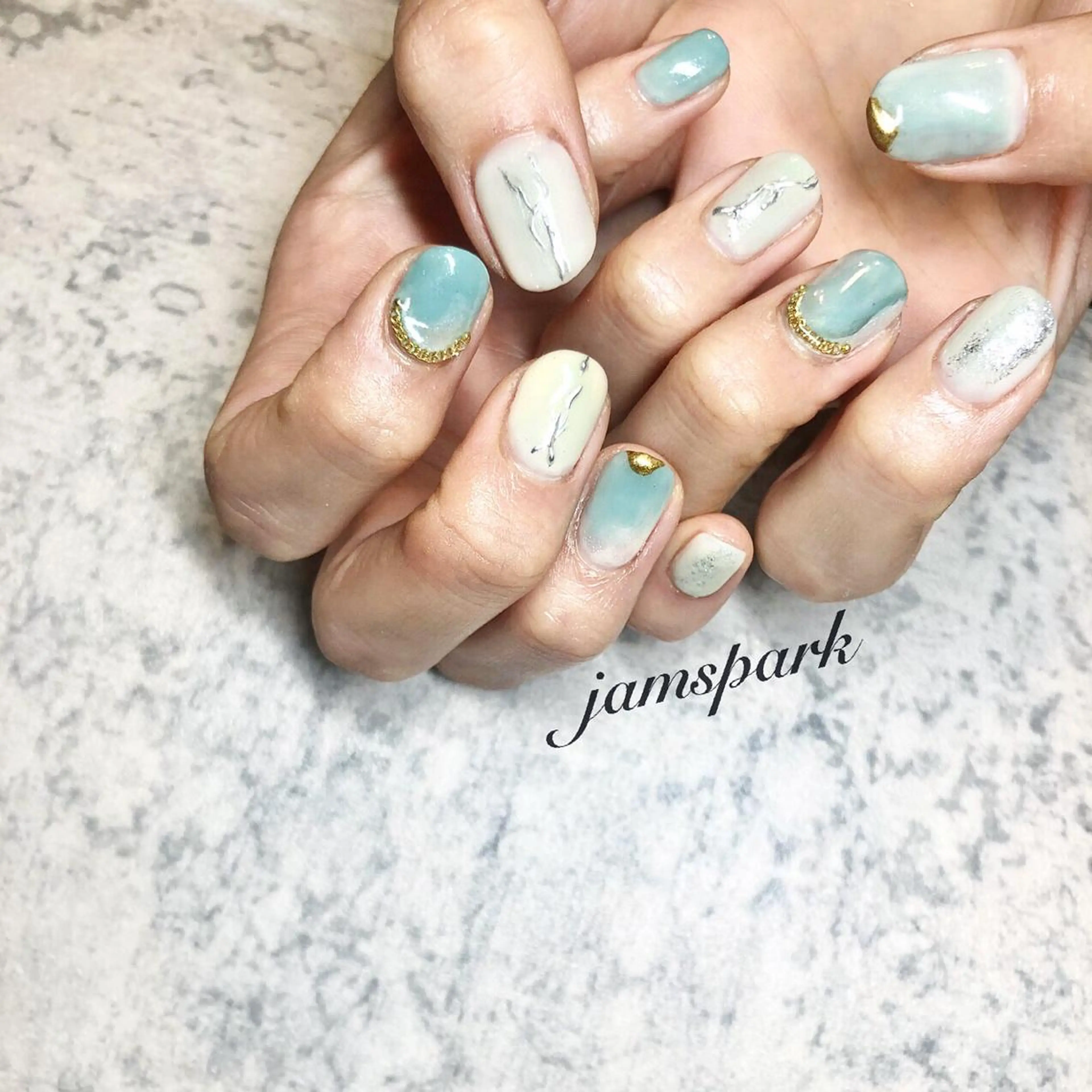 ネイル グリーン ミラーネイル ニュアンスネイル ワンカラーネイル 夏ネイル ハンドネイル jamspark ✨のネイルデザイン