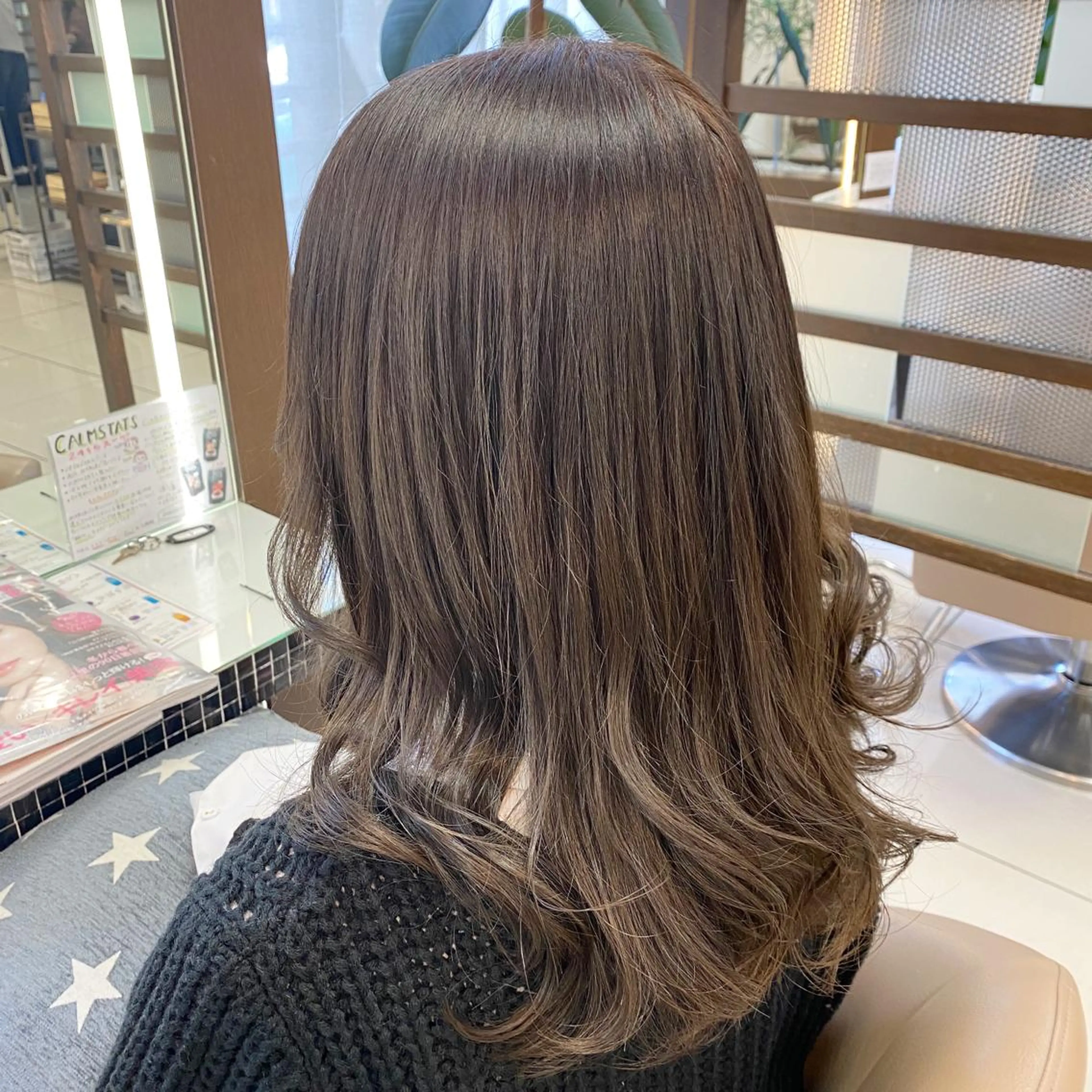 ミディアム カラー シールエクステ✨️韓 国羽エクステ🪽和希のヘアスタイル