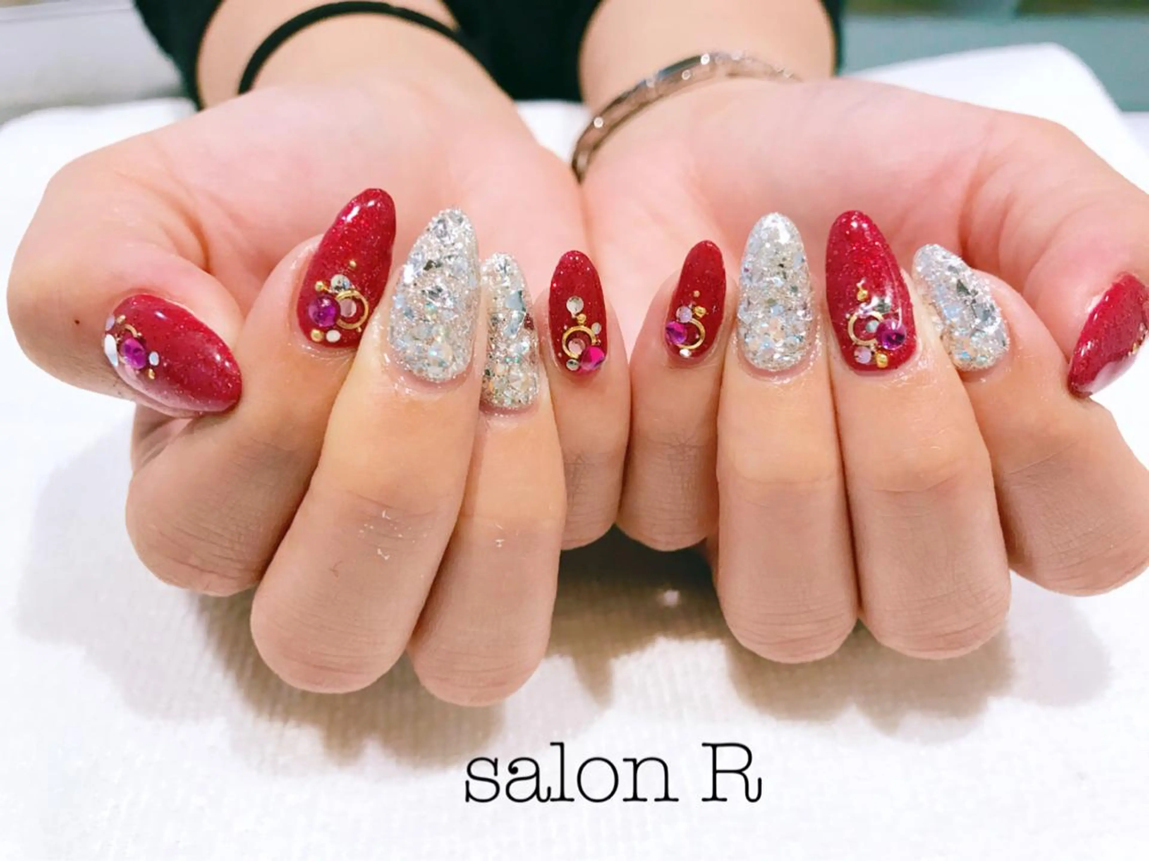 ネイル キラキラネイル ハンドネイル Re Pearl～コーディネートサロン～ 市駅前店所属・NARUMI HYODOのネイルデザイン