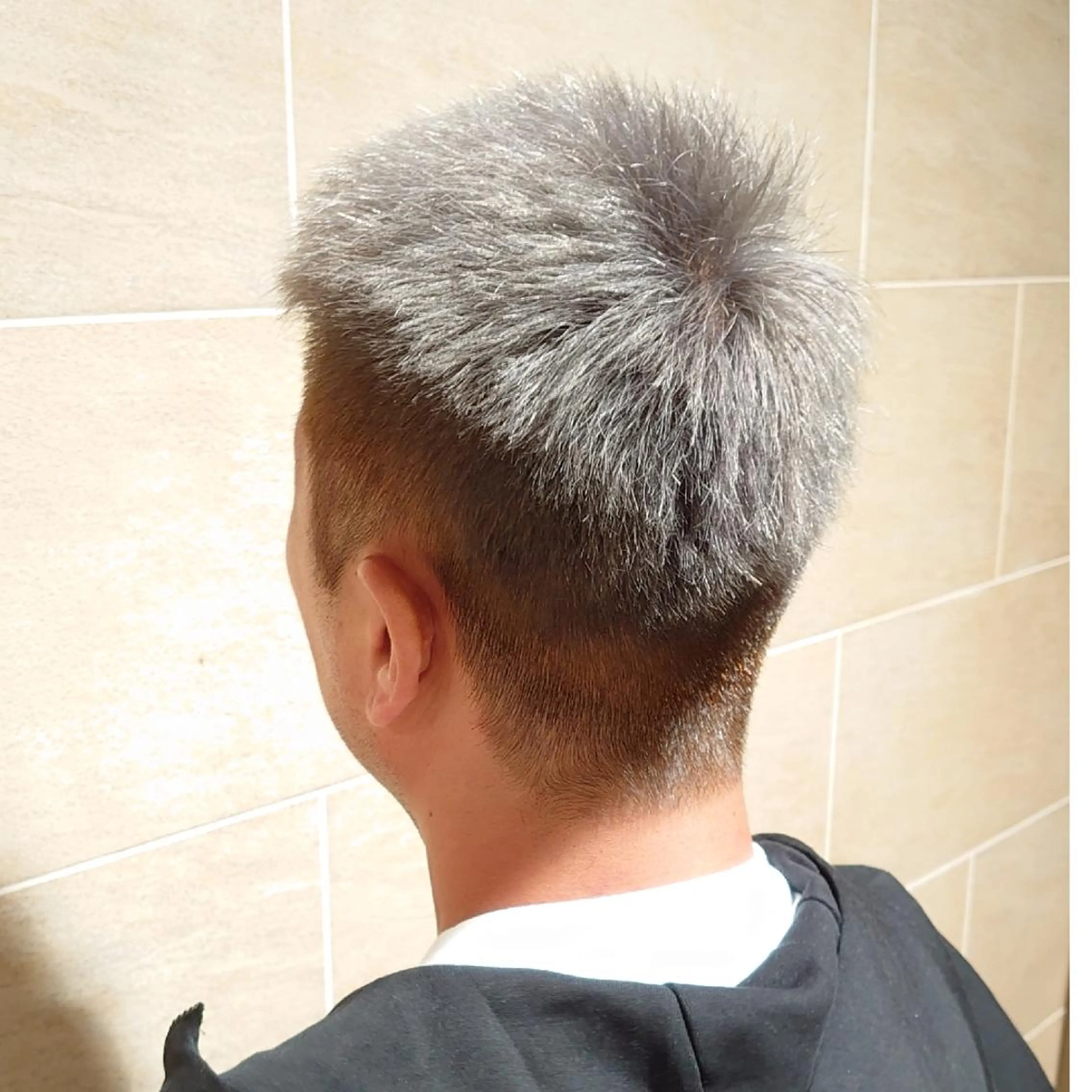 メンズ カラー メンズブリーチ ブリーチ ダブルカラー シルバー ヘアカラー 宮本  星羅のヘアスタイル