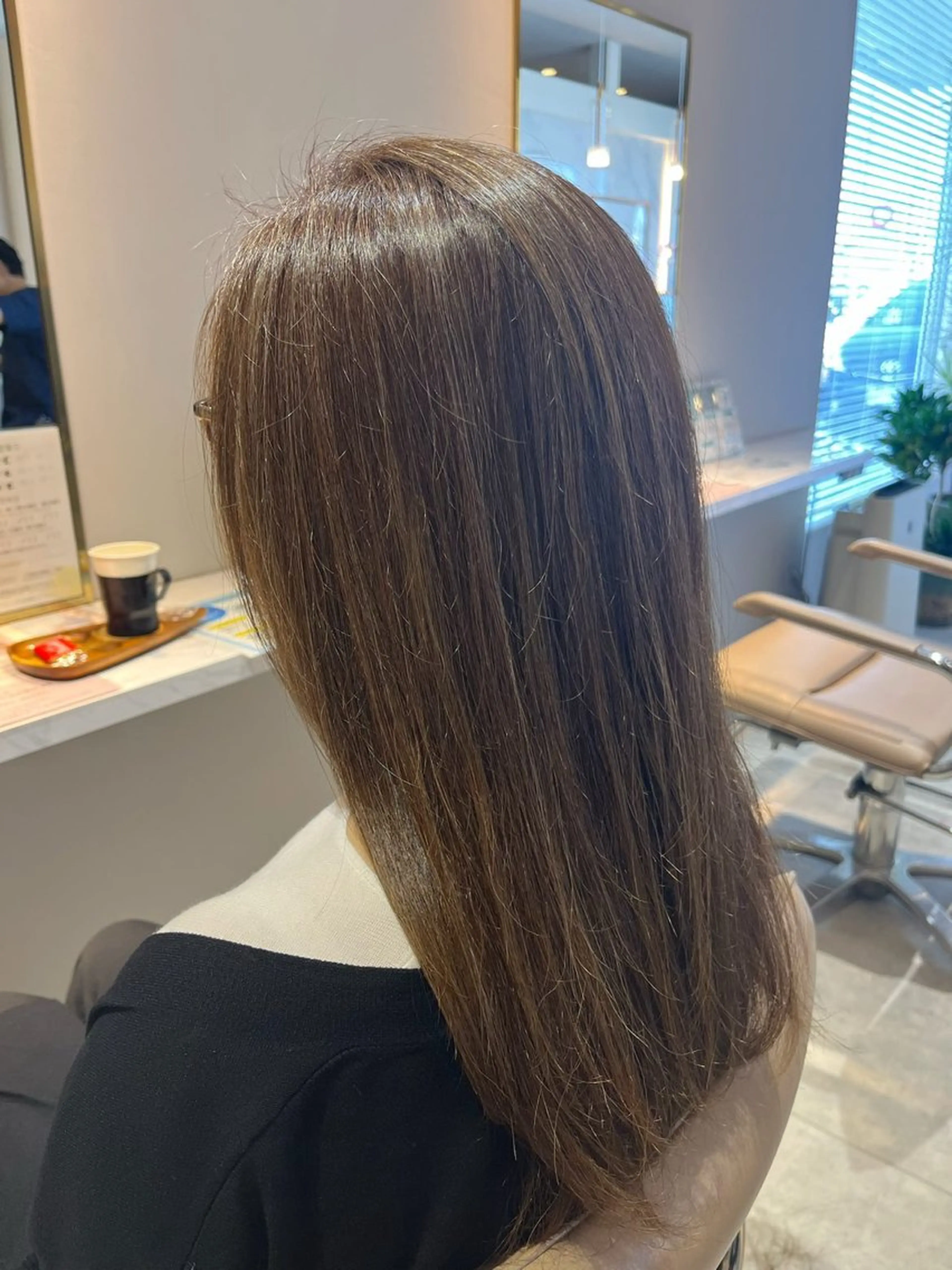 カラー 江利川 紫音のヘアスタイル