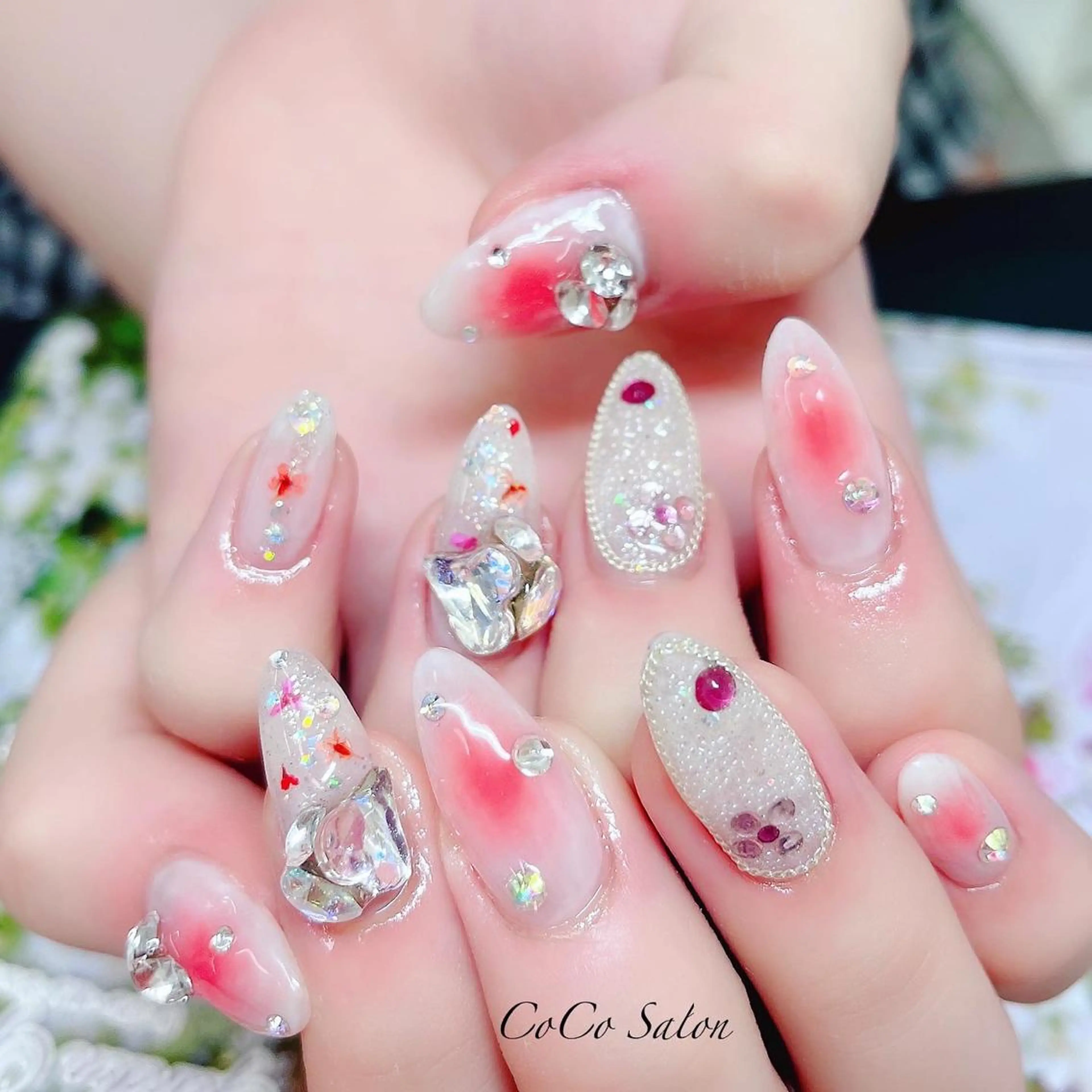 ネイル チークネイル 成人式 長さ出し ジェルネイル グラデーション ハンドネイル CoCoSalon ネイル/まつ毛予約のネイルデザイン