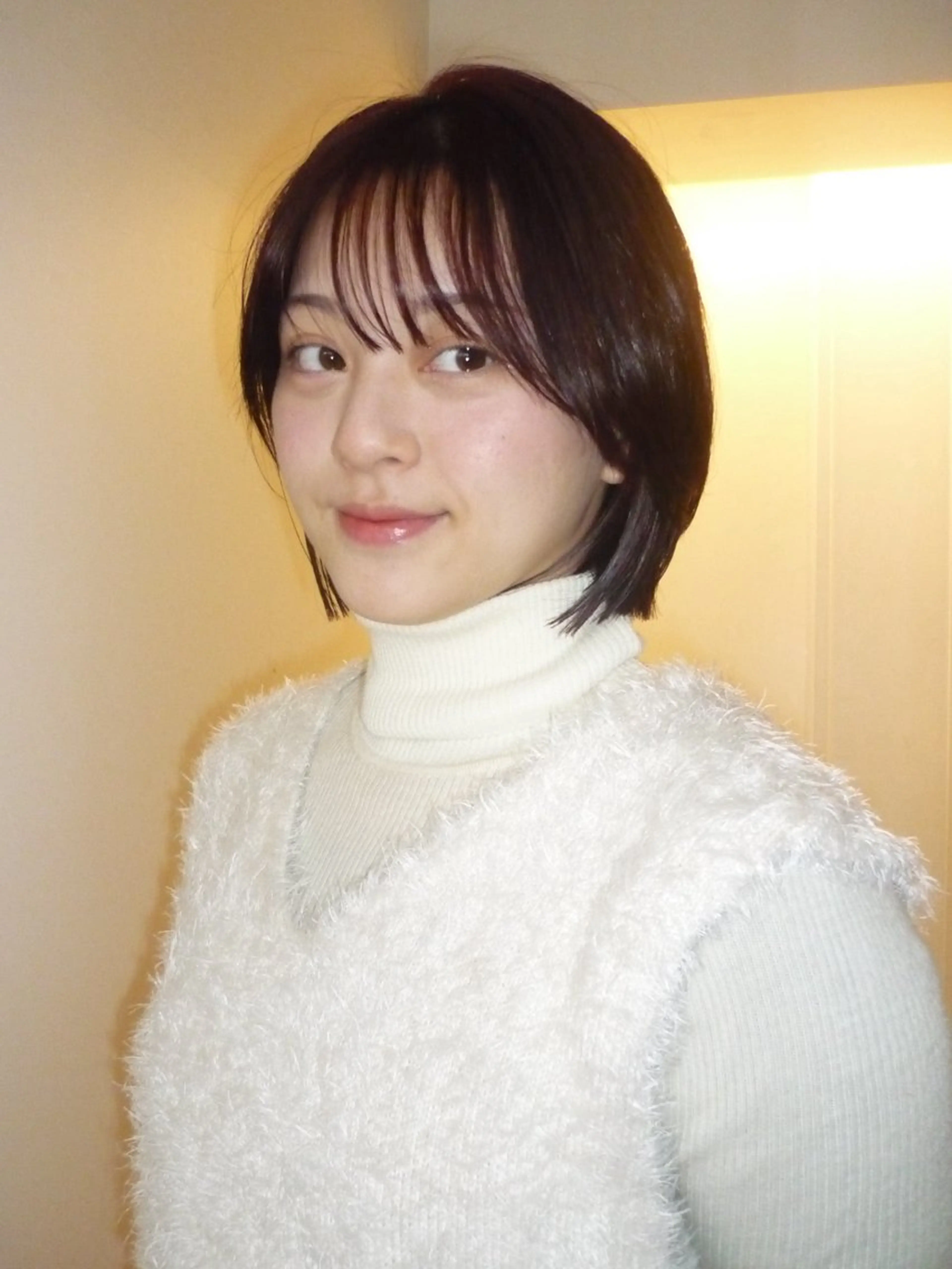 セミロング カラー カット 🌟暖色系ハイトーン 🌟AIのヘアスタイル