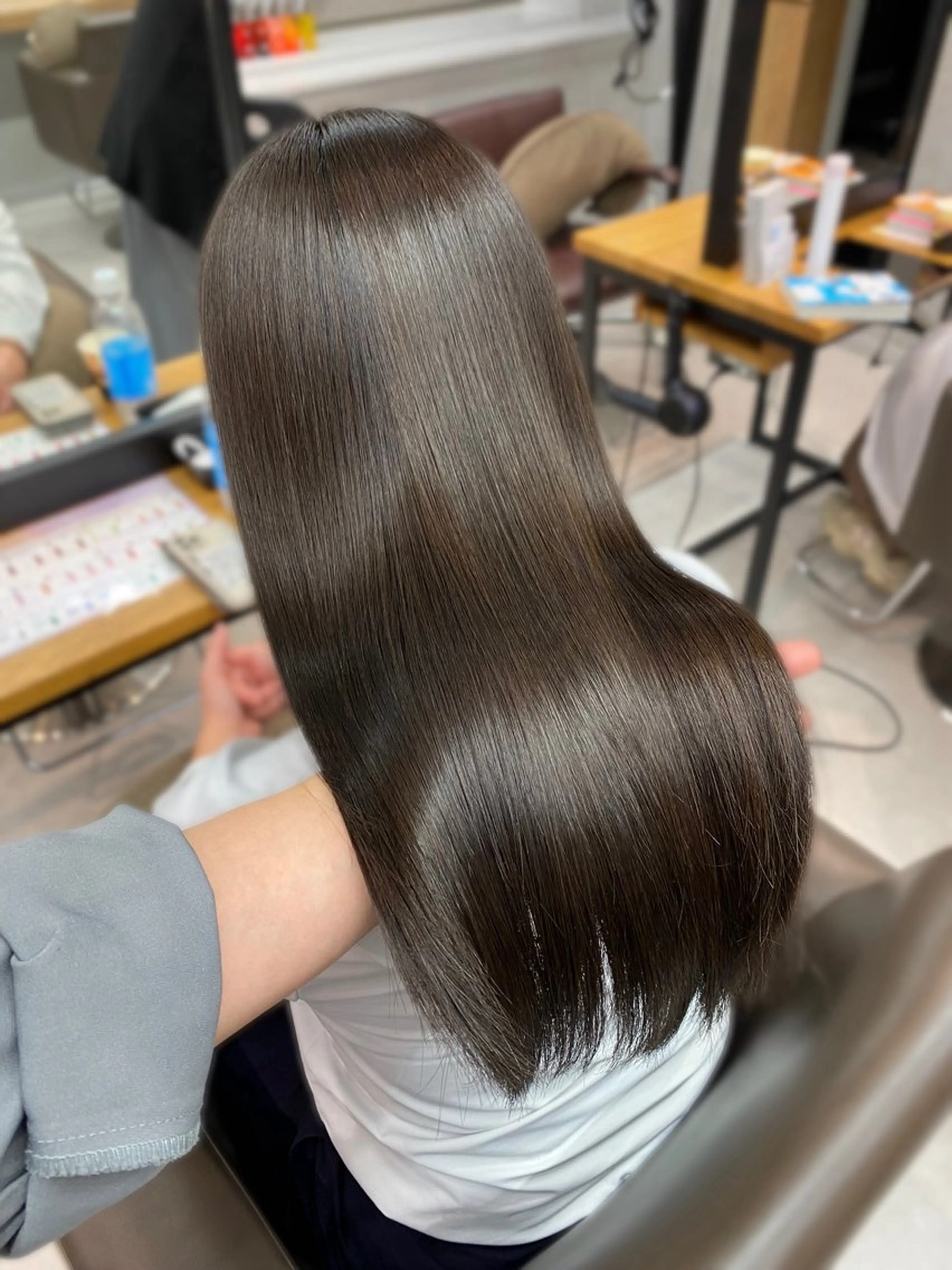 ロング カラー 髪質改善 ヘアカラー トリートメント 銀座メンズパーマ🦚 ブリーチ🌿レイヤーのヘアスタイル