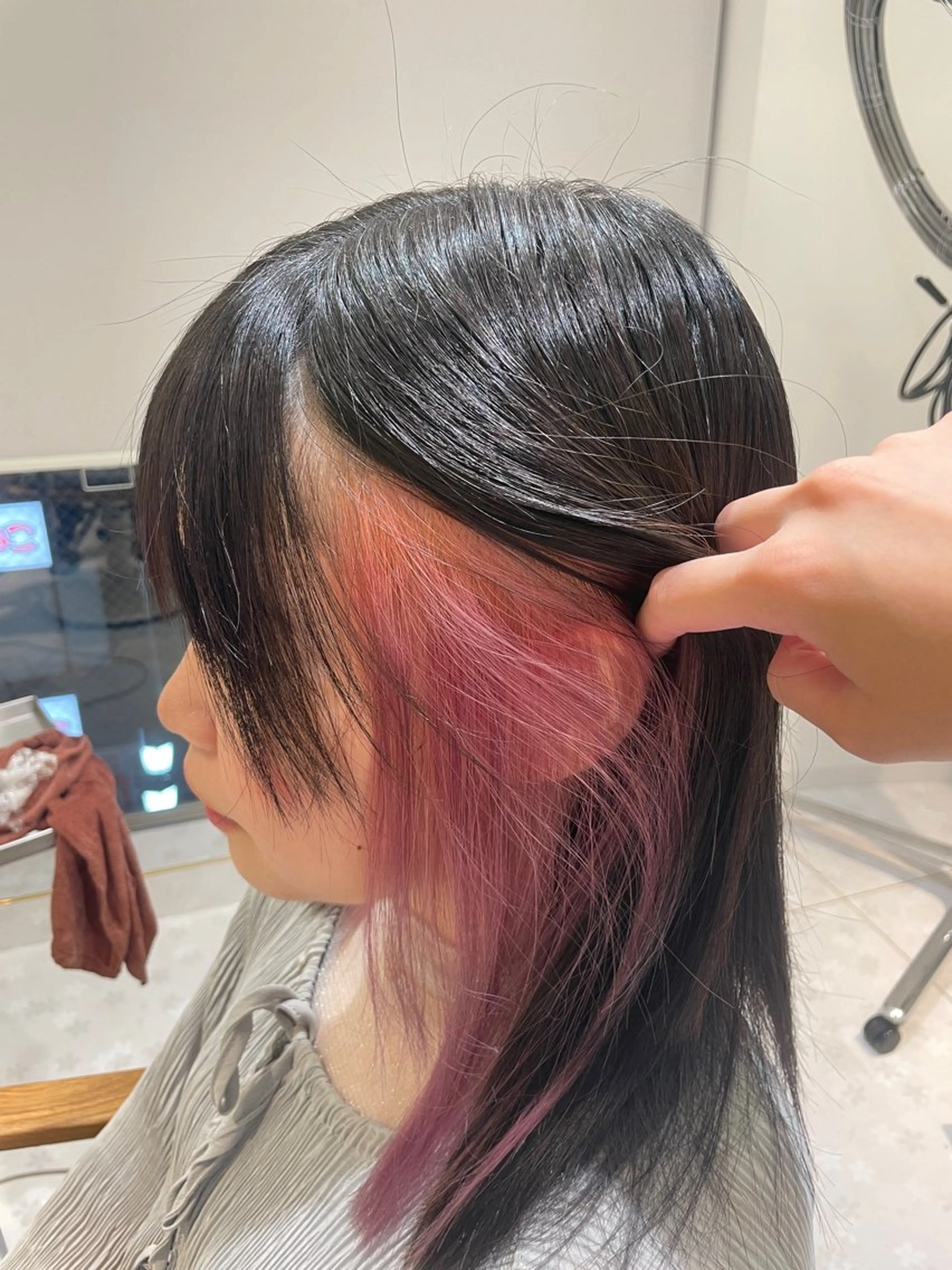ロング カラー インナーカラー ピンクカラー カット ヘアカラー 佐藤 綾郁のヘアスタイル