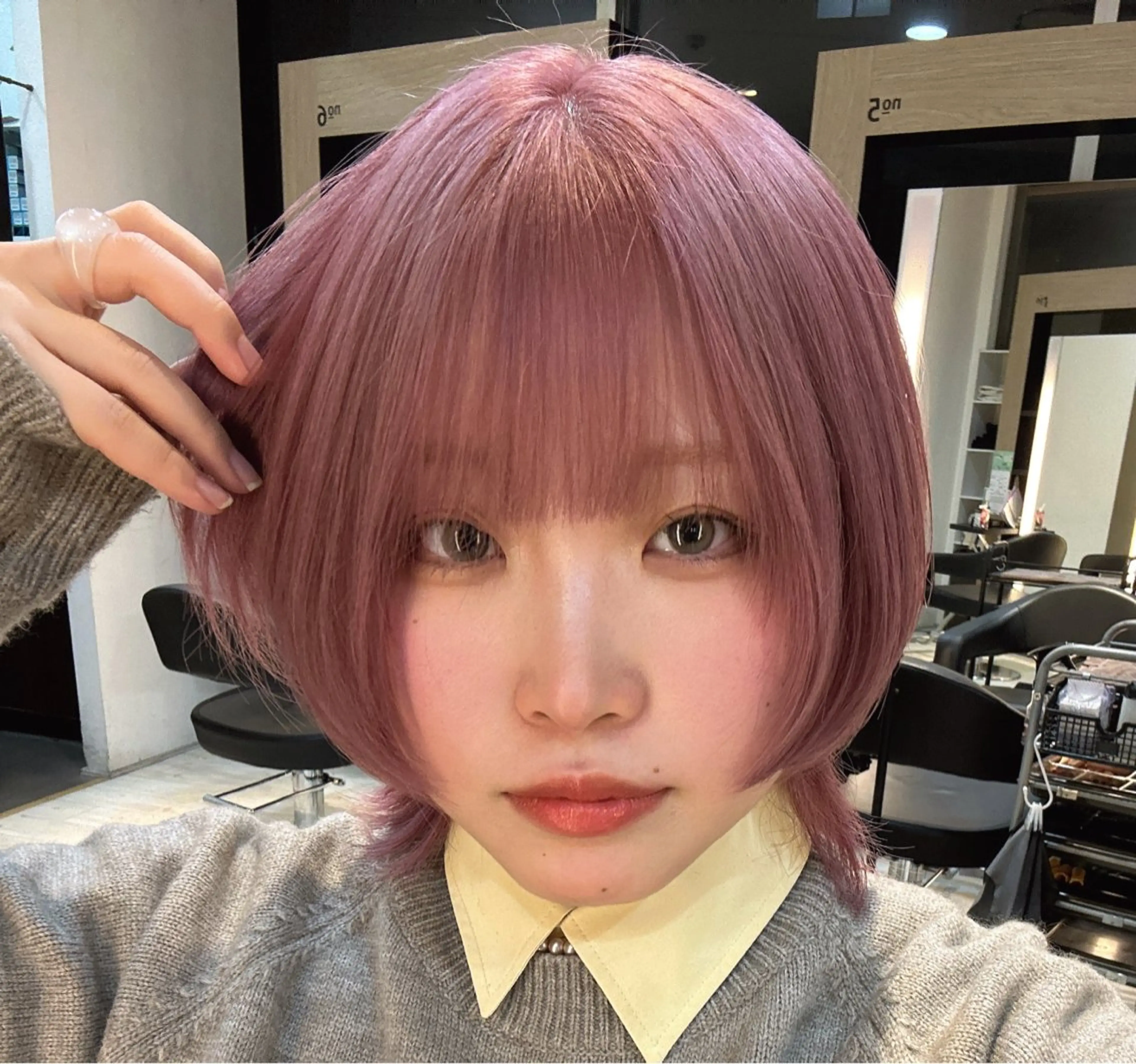 ショート カラー ブリーチ ピンクカラー カット ヘアカラー トリートメント 有働由良／ハイトーン ／韓国メンズヘアのヘアスタイル