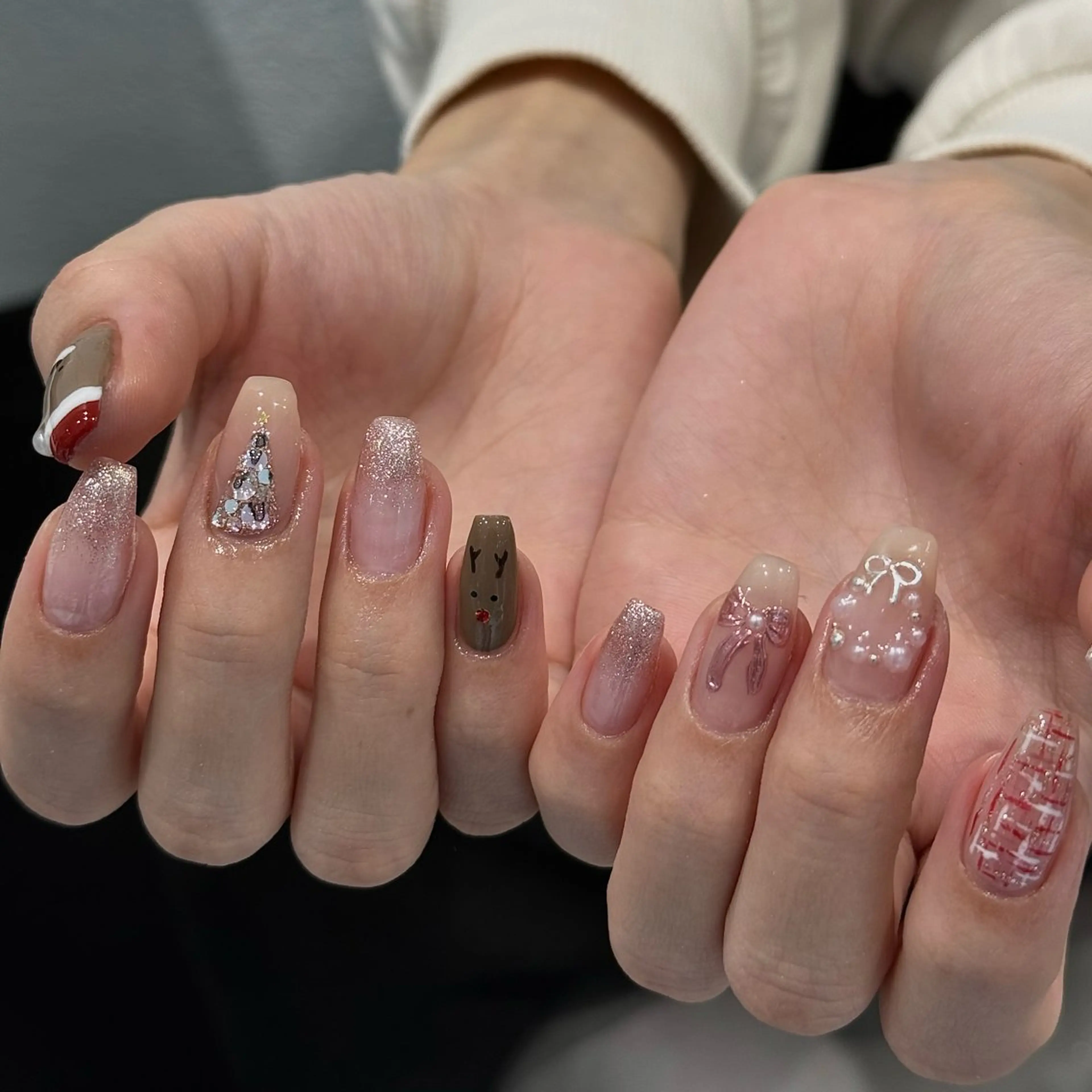 ネイル ラメ(グリッター) ラメグラデーション 冬ネイル クリスマス ハンドネイル NORA nail UMEDA所属・nails by wakabaのネイルデザイン