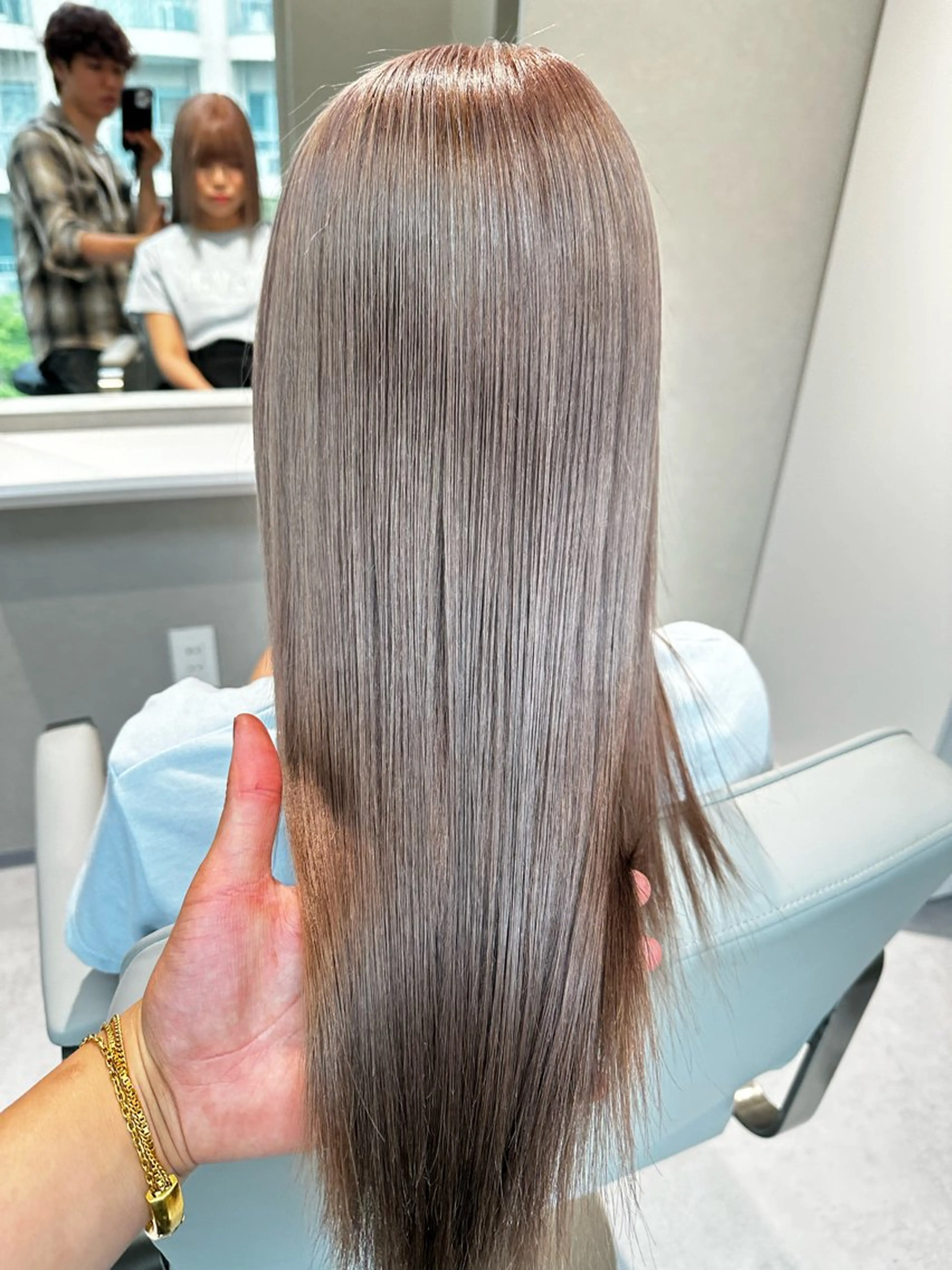 カラー ViVIE所属・VIVIE天神 ブリーチのヘアスタイル