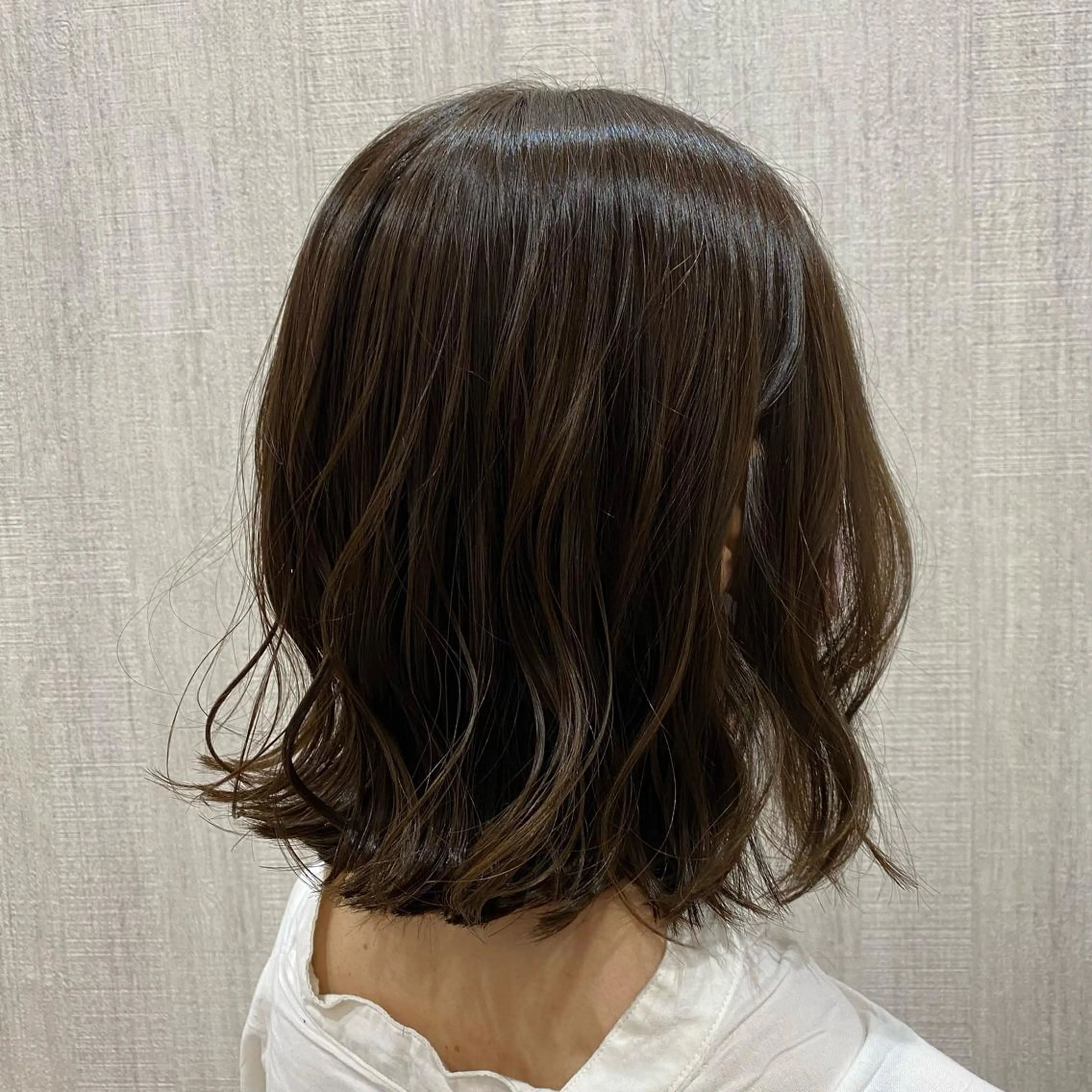 ミディアム カラー カット ヘアカラー トリートメント 🫧透け感⋆艶髪💎 山口アヤカのヘアスタイル