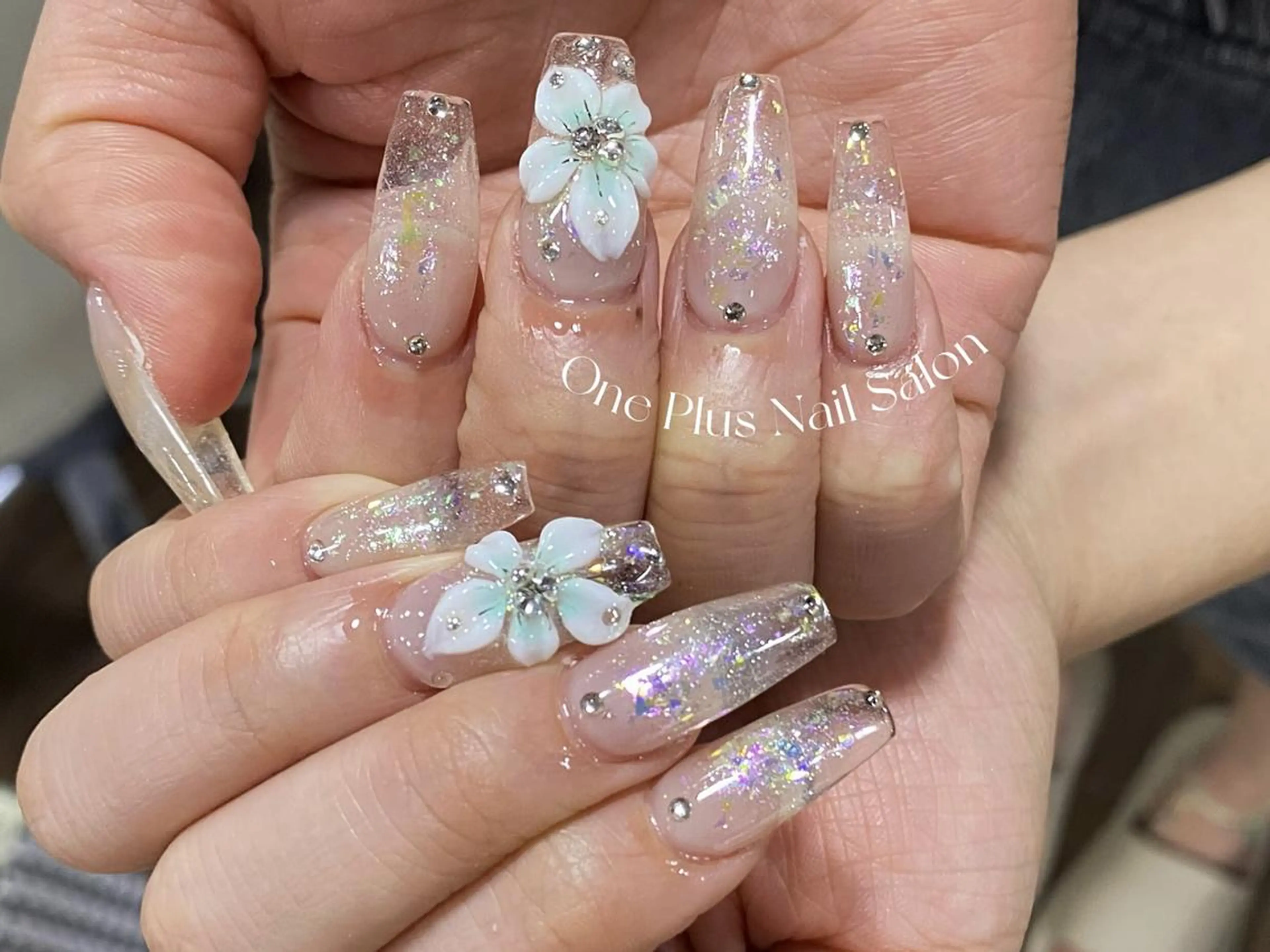 ネイル オーロラネイル One Plus Nail Salonのネイルデザイン