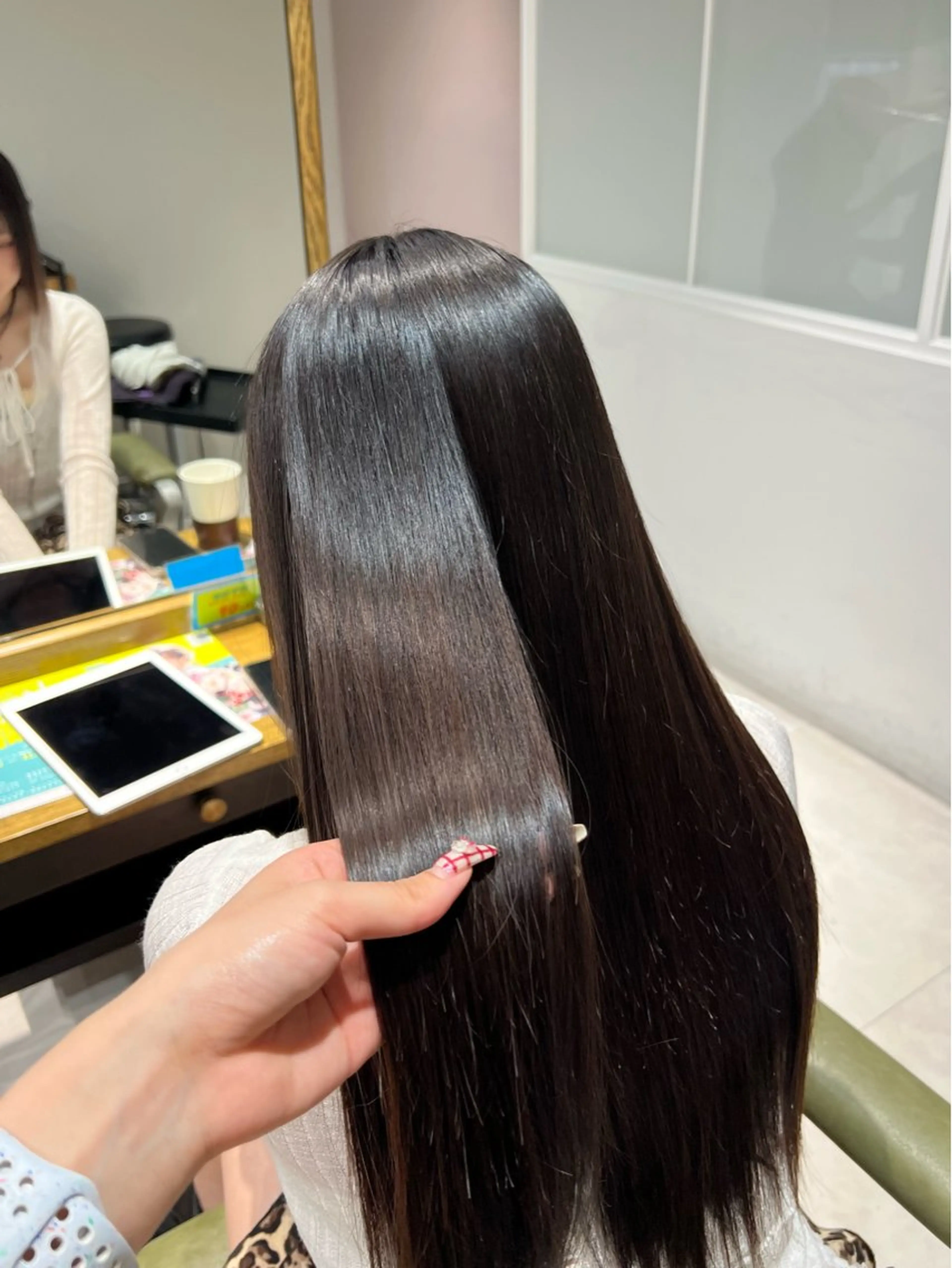 ロング 縮毛矯正 ワタナベ モカ🦢のヘアスタイル